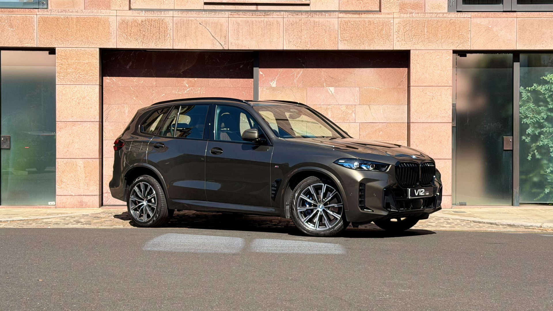 BMW X5 — photo 1