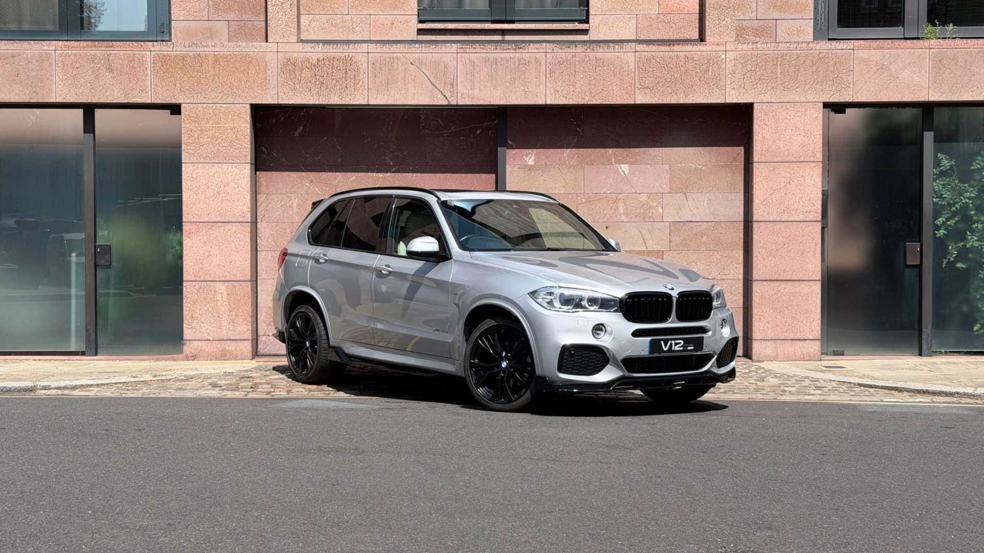 BMW X5 — photo 1