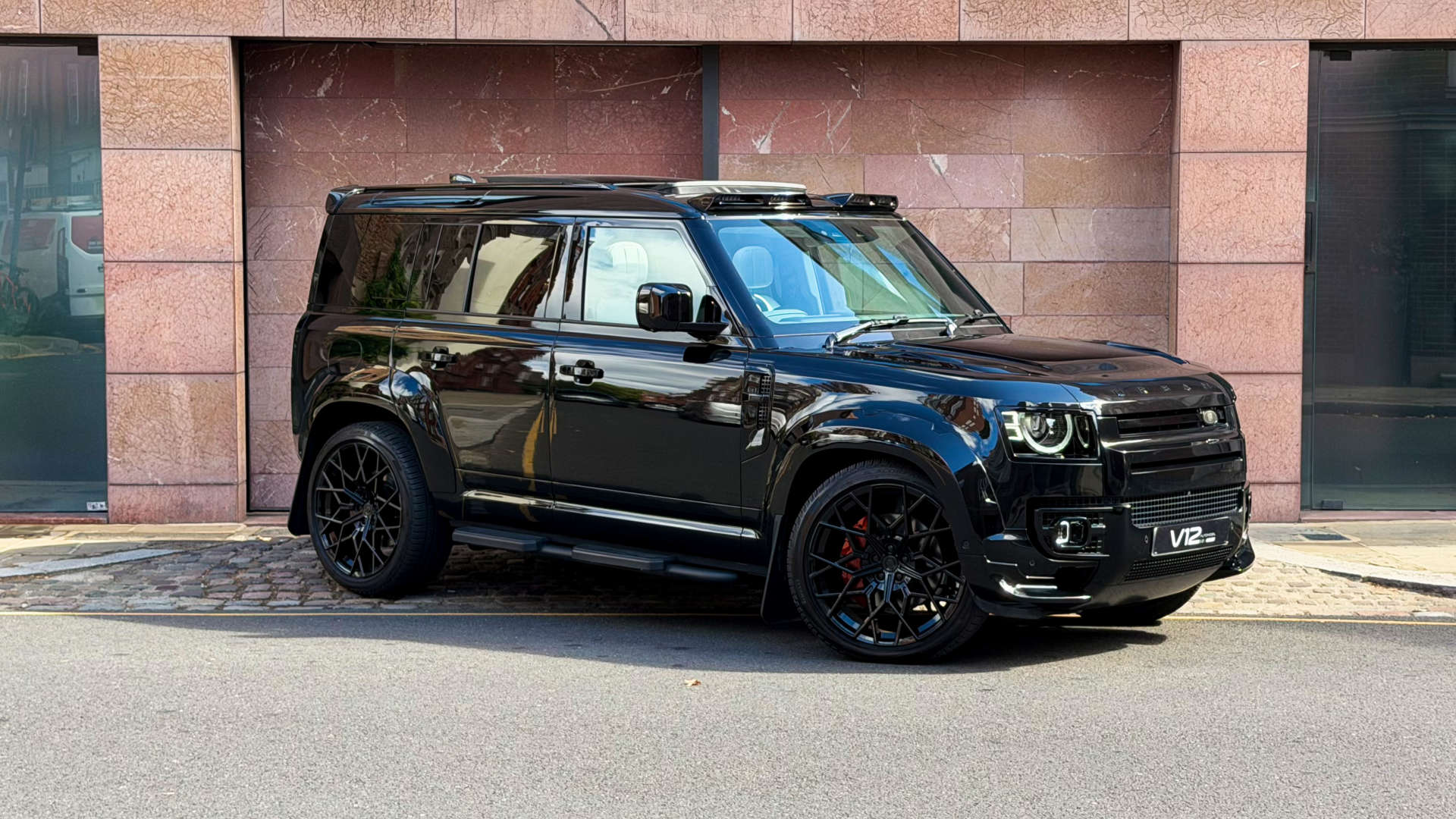 Land Rover DEFENDER — photo 1