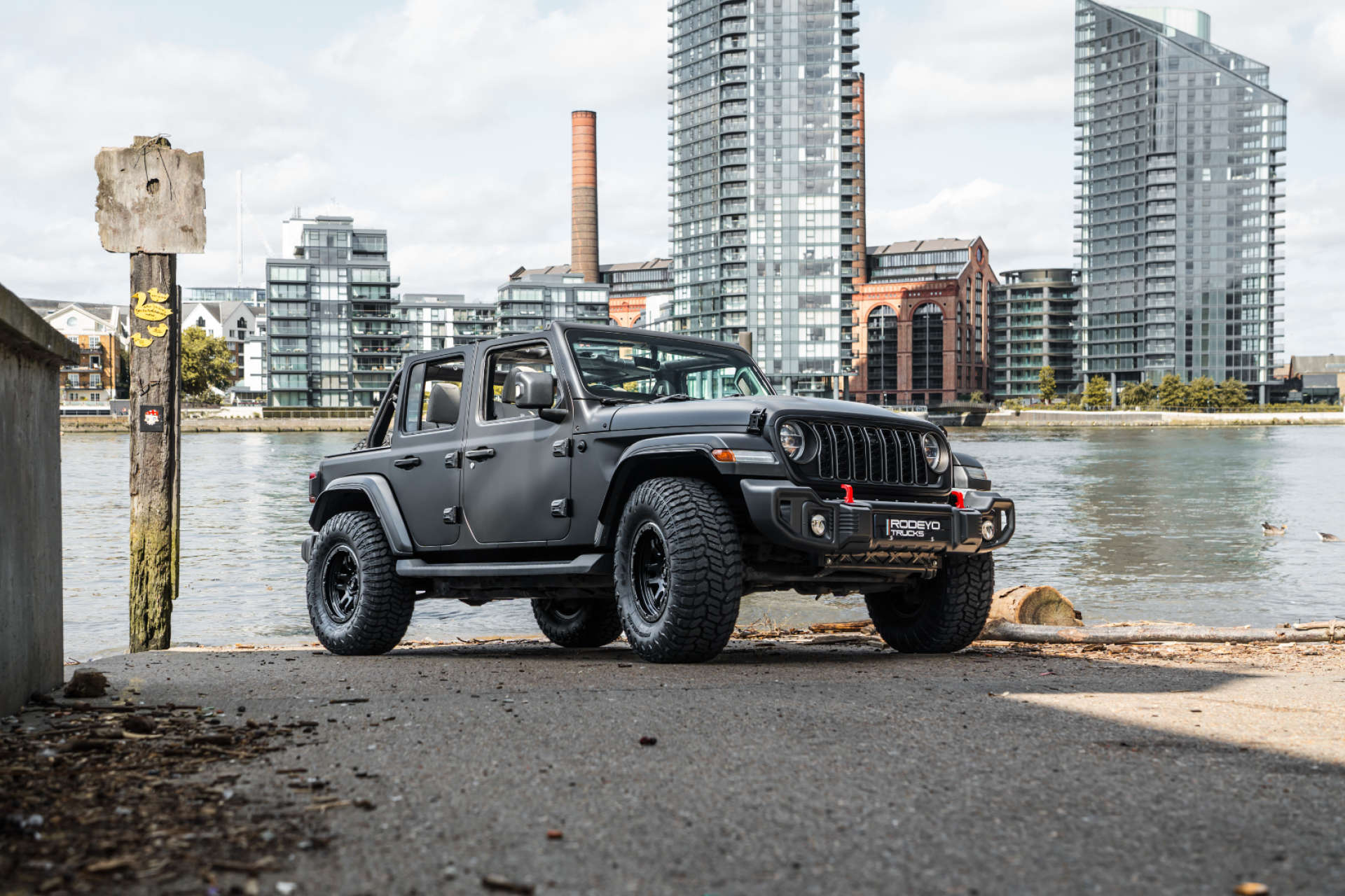 Jeep Wrangler — photo 13