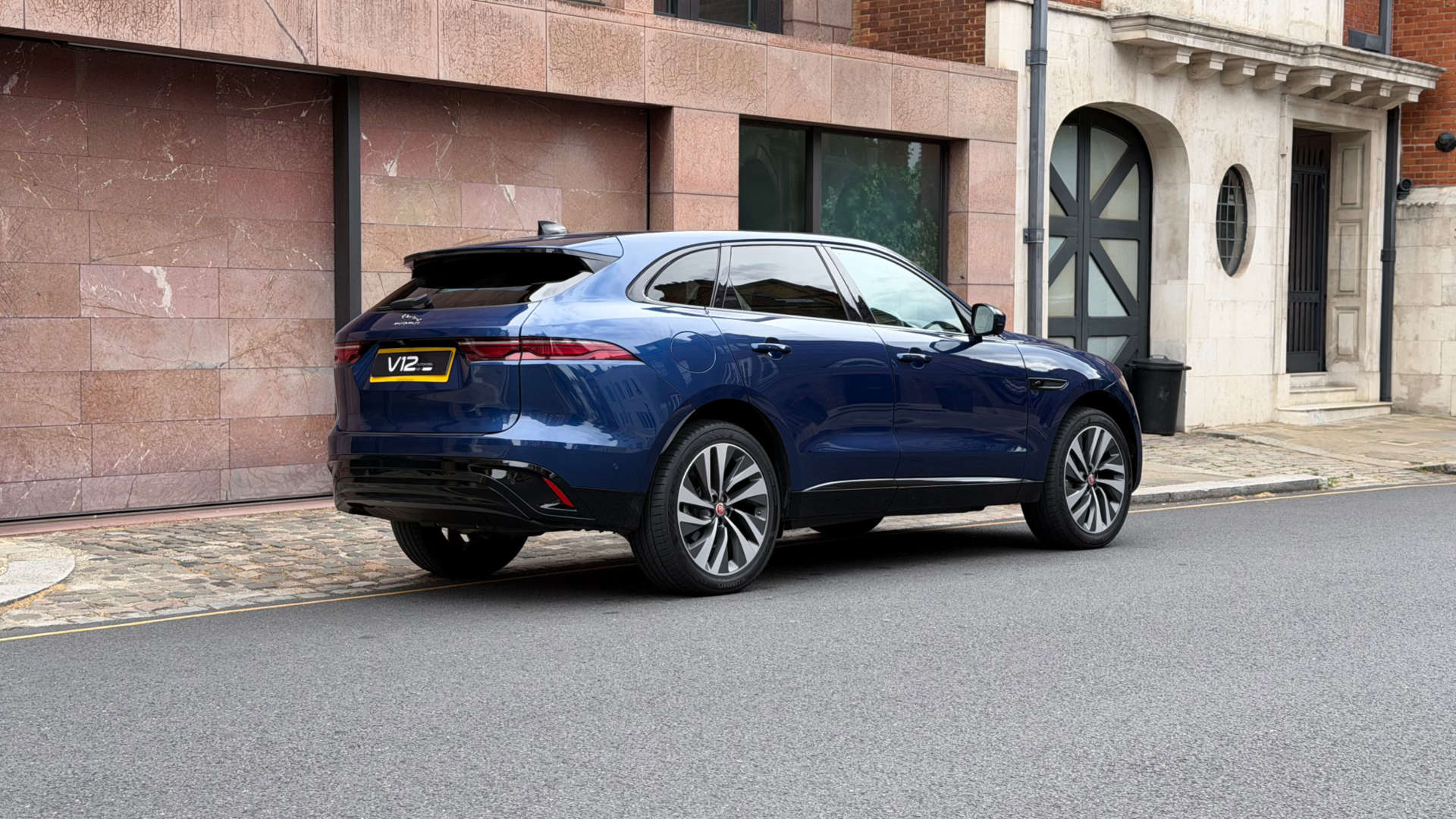 Jaguar F-PACE — photo 3