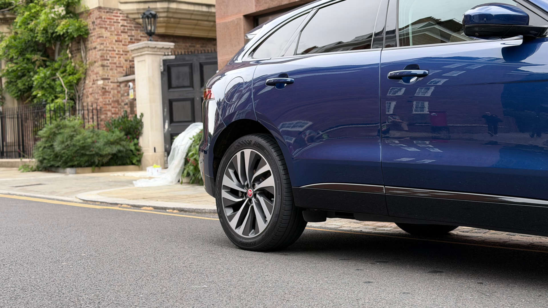 Jaguar F-PACE — photo 9