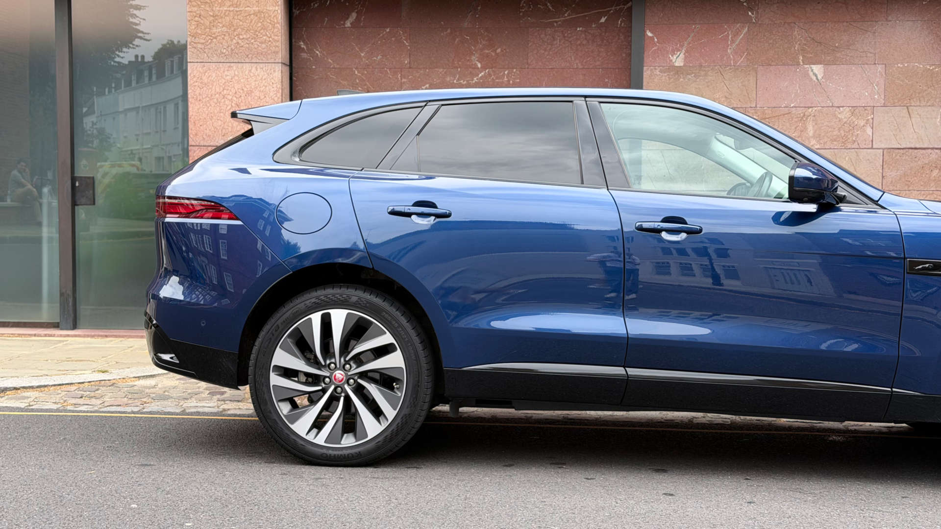Jaguar F-PACE — photo 10