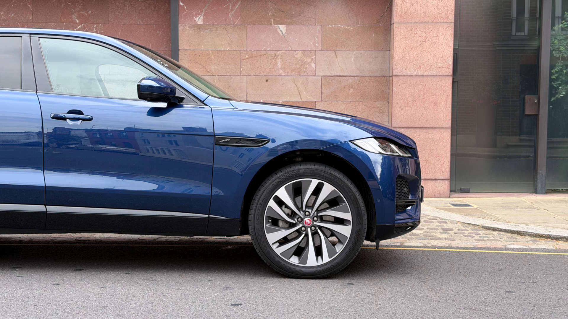 Jaguar F-PACE — photo 12