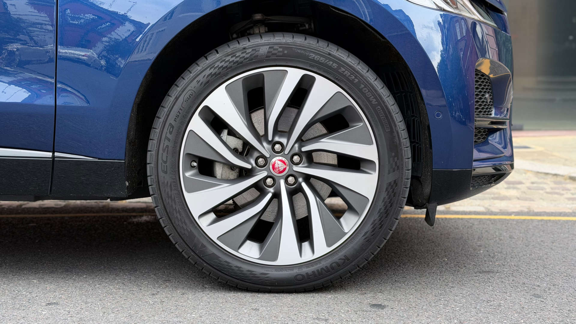 Jaguar F-PACE — photo 13