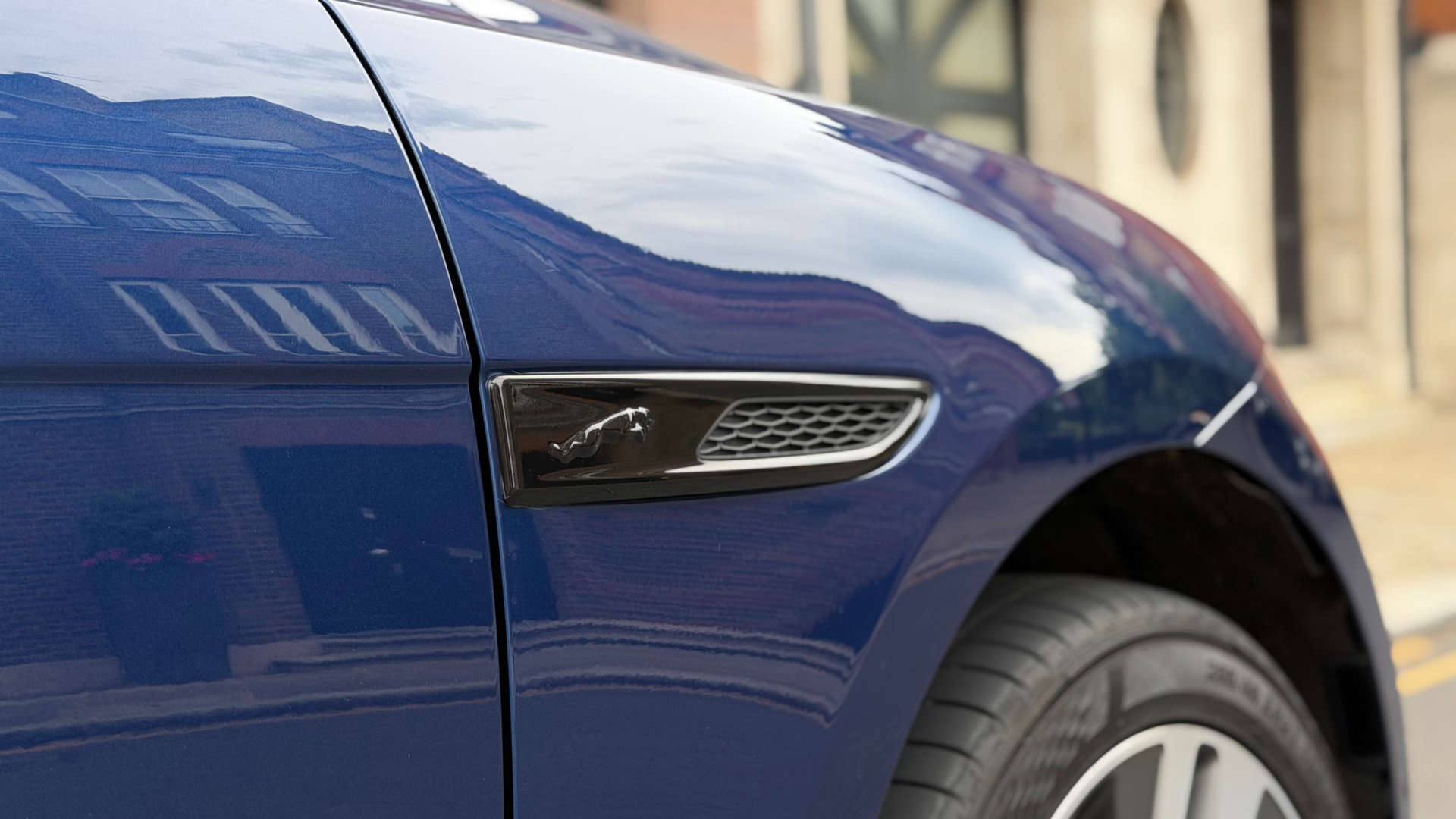 Jaguar F-PACE — photo 14