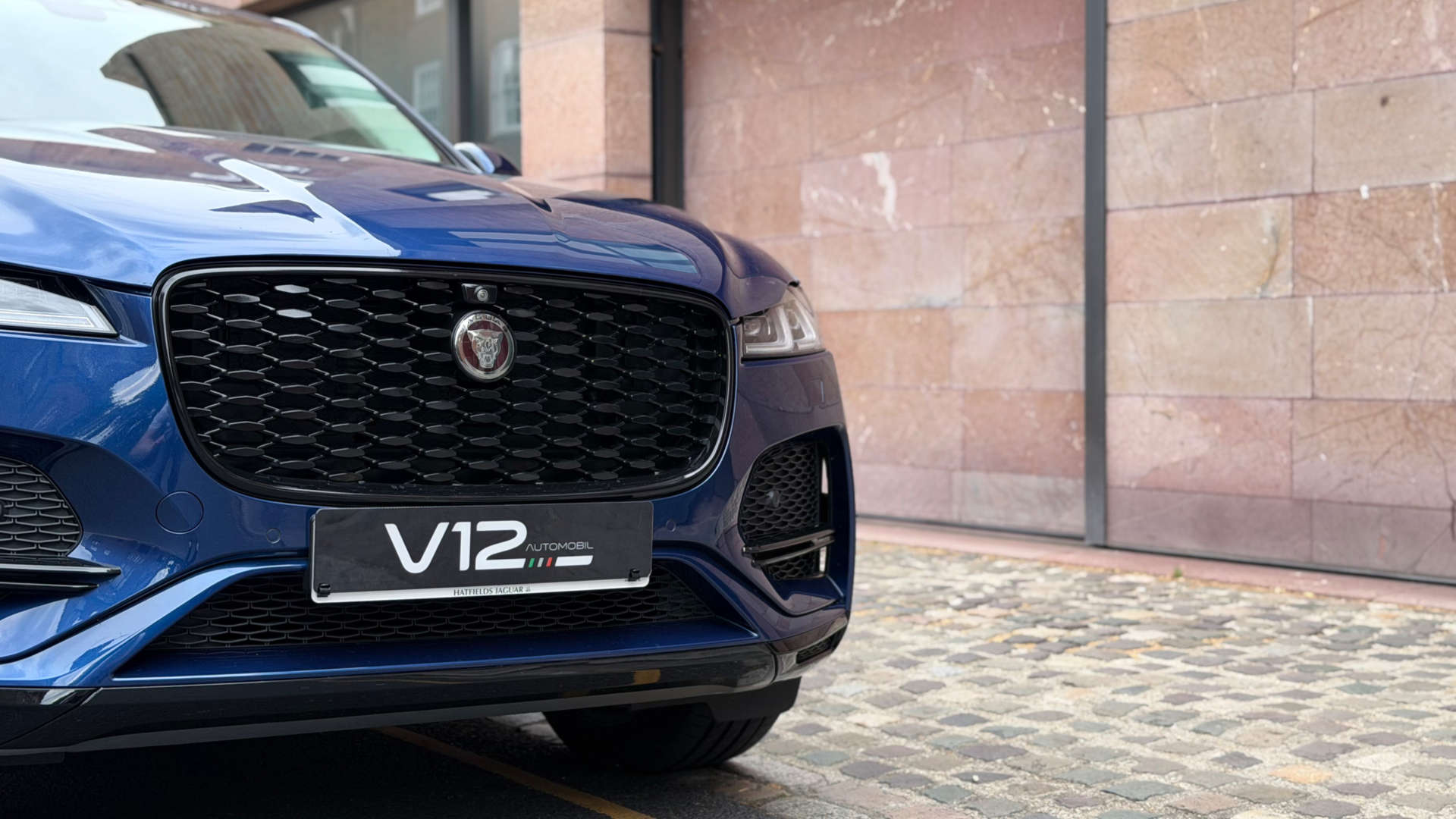 Jaguar F-PACE — photo 19