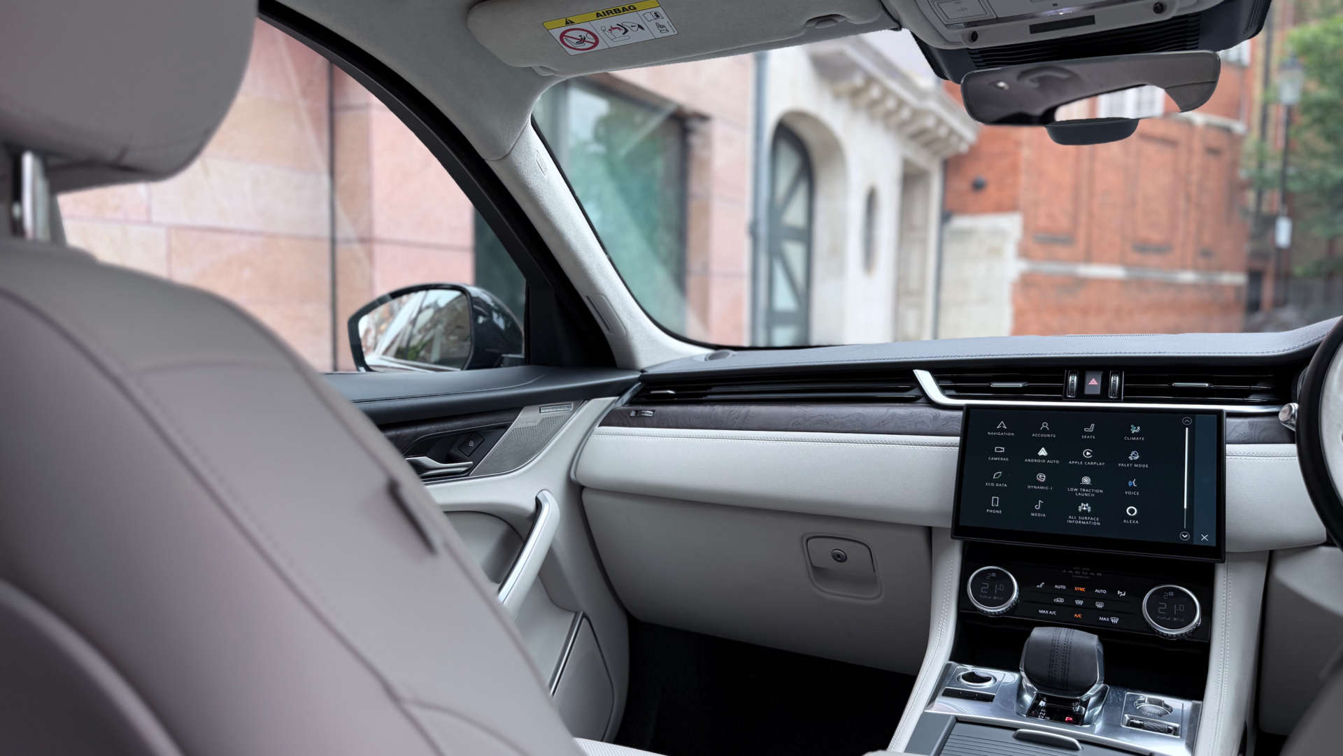 Jaguar F-PACE — photo 26