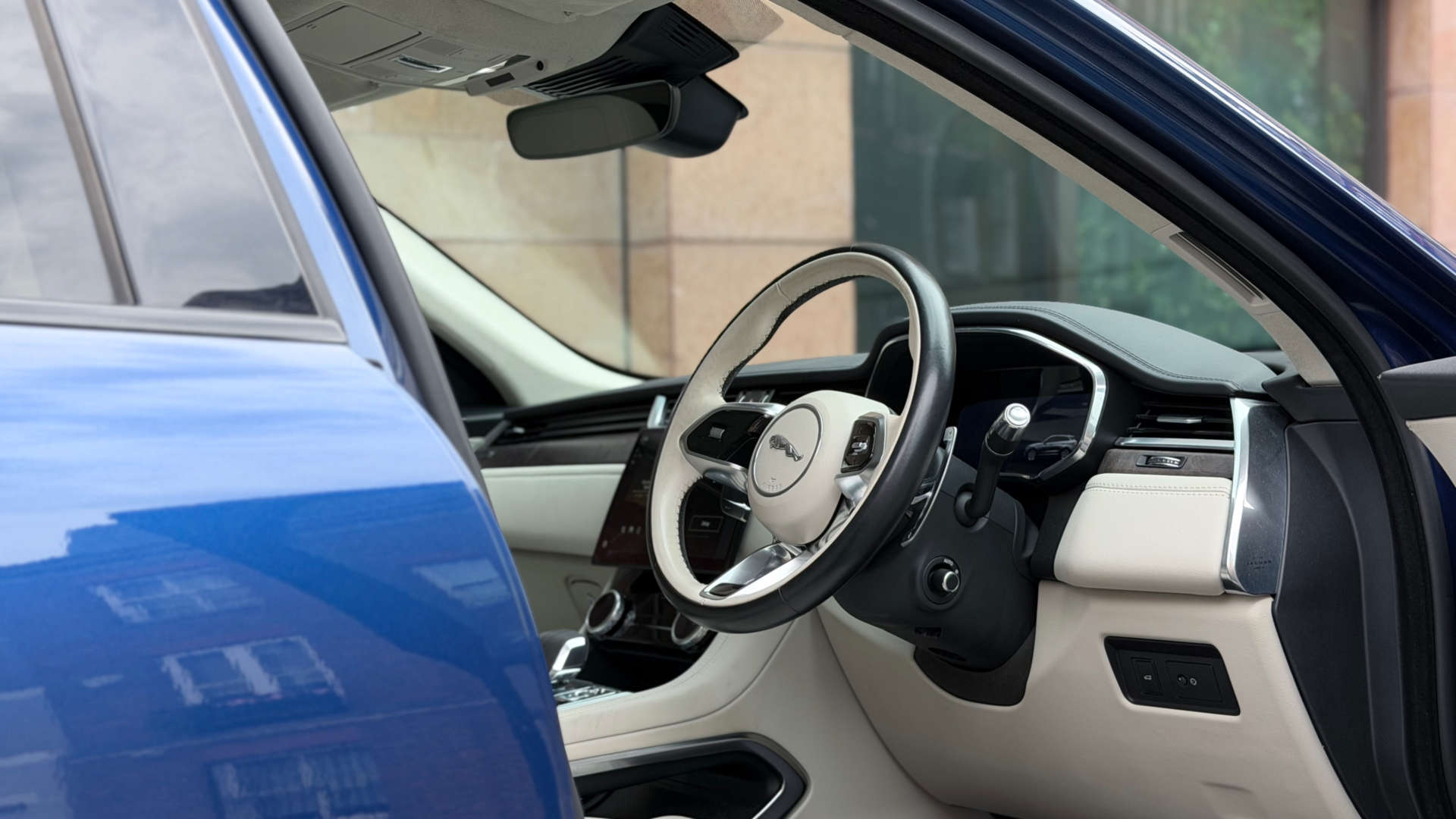 Jaguar F-PACE — photo 27