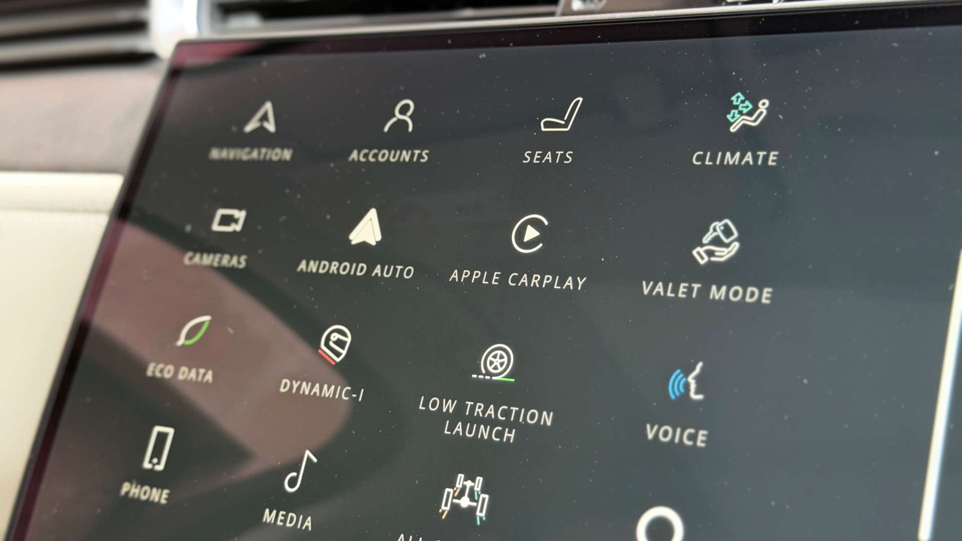 Jaguar F-PACE — photo 35