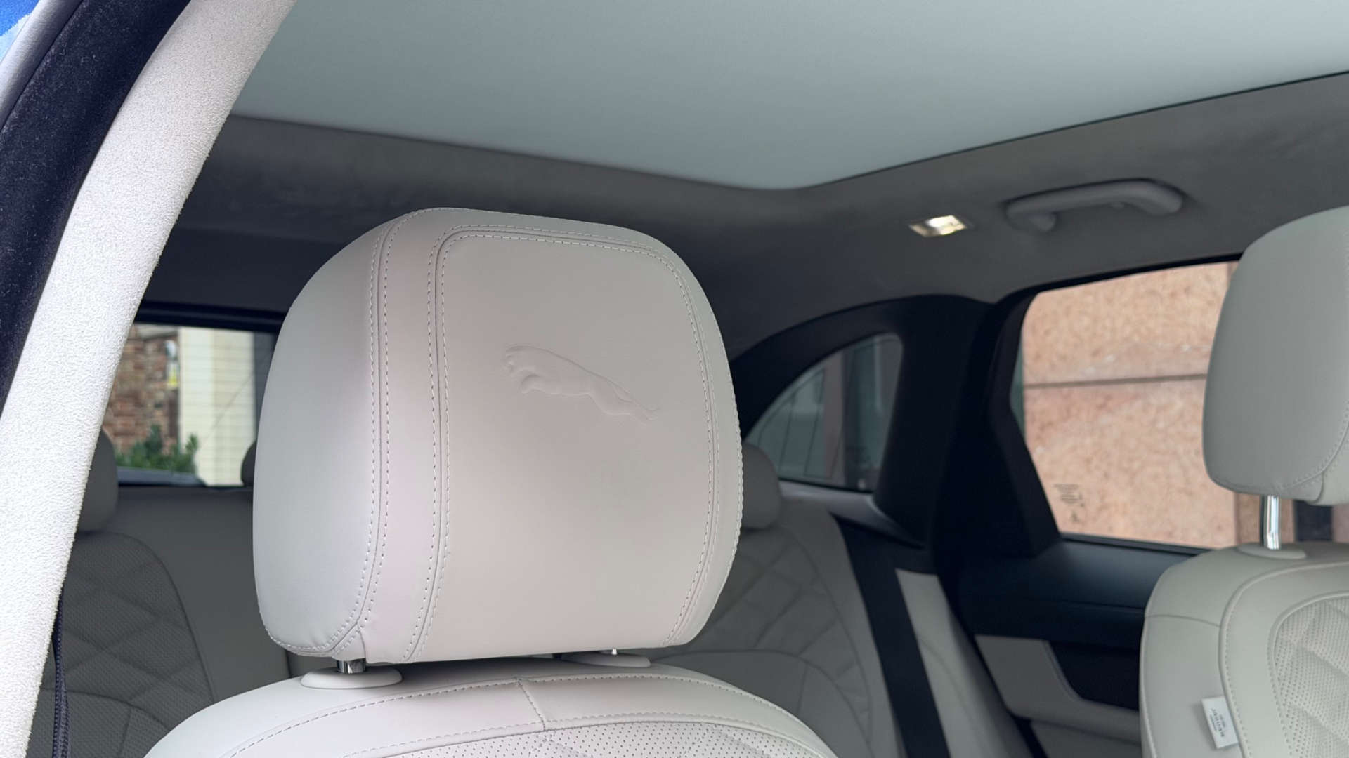 Jaguar F-PACE — photo 41
