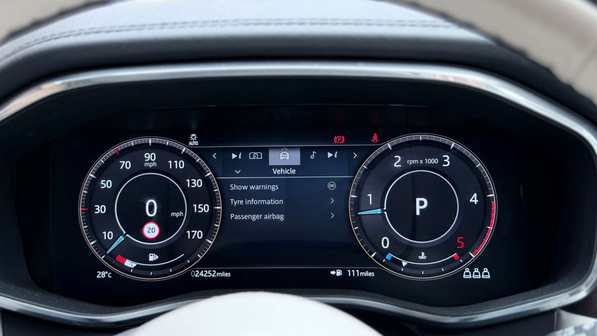 Jaguar F-PACE — photo 42