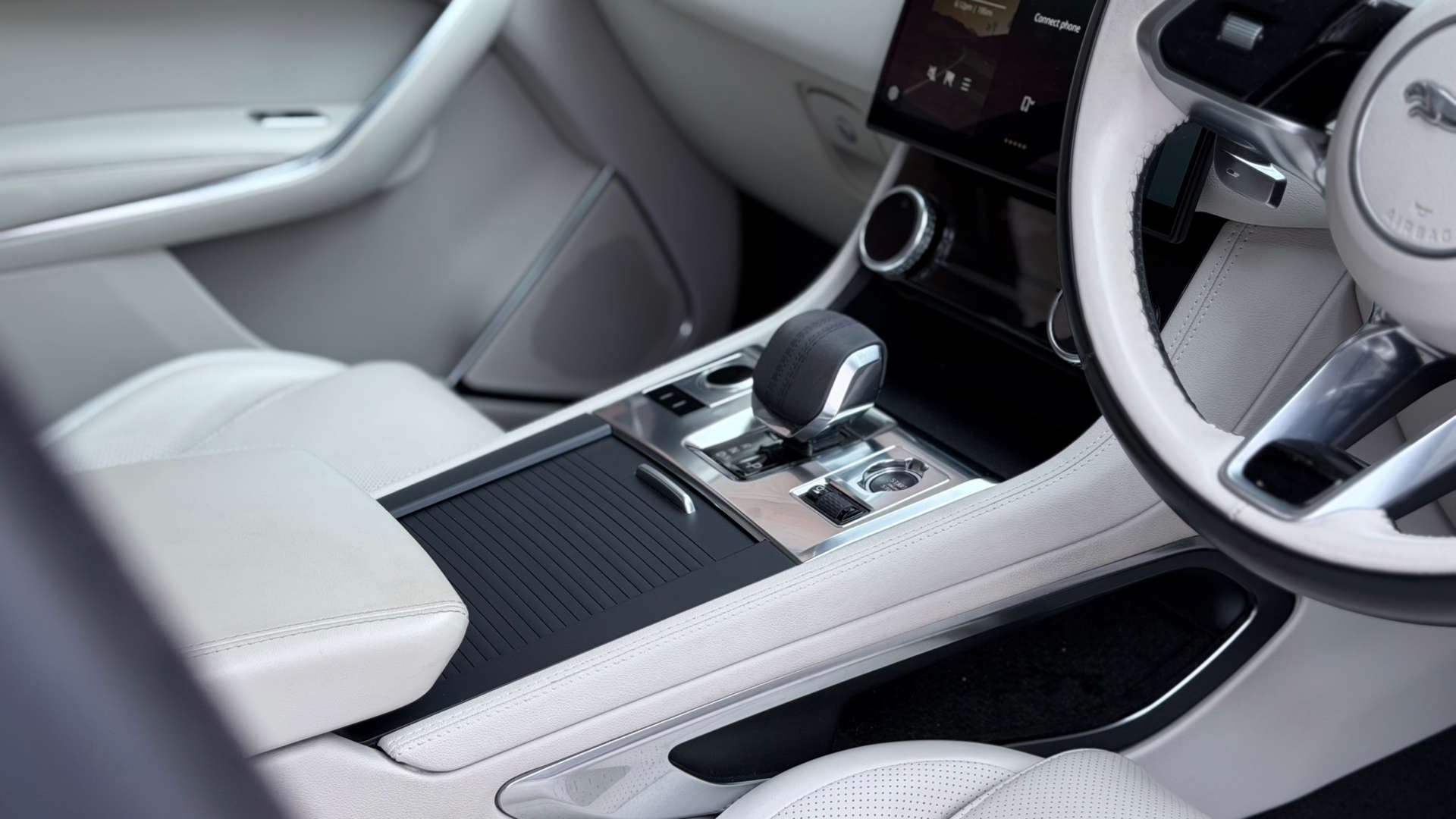 Jaguar F-PACE — photo 50