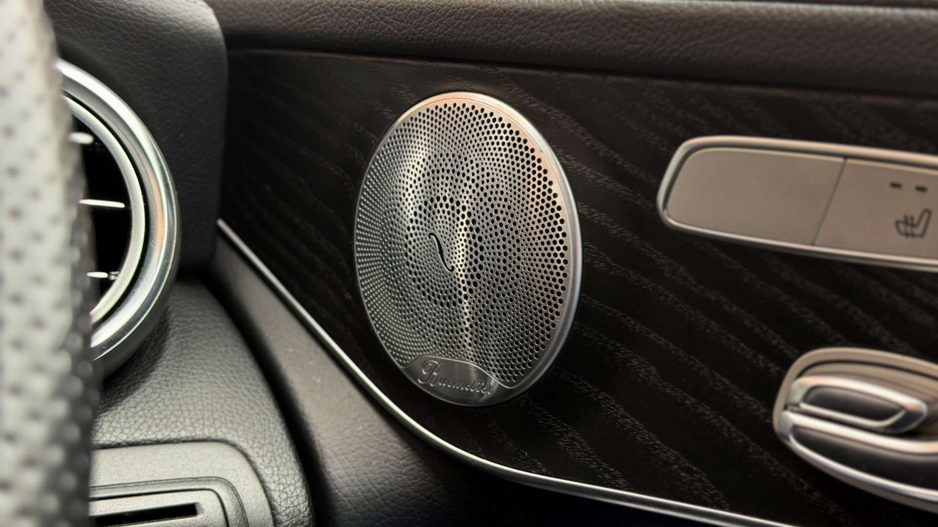 Mercedes-Benz GLC — photo 37