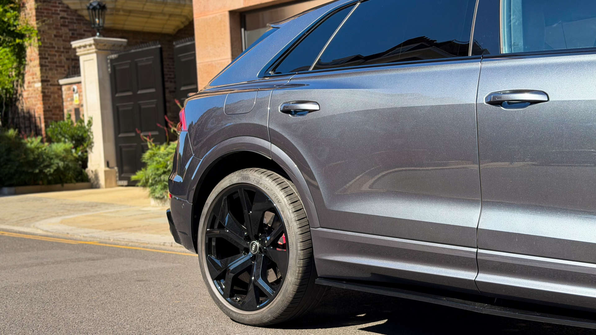 Audi Q8 — photo 7