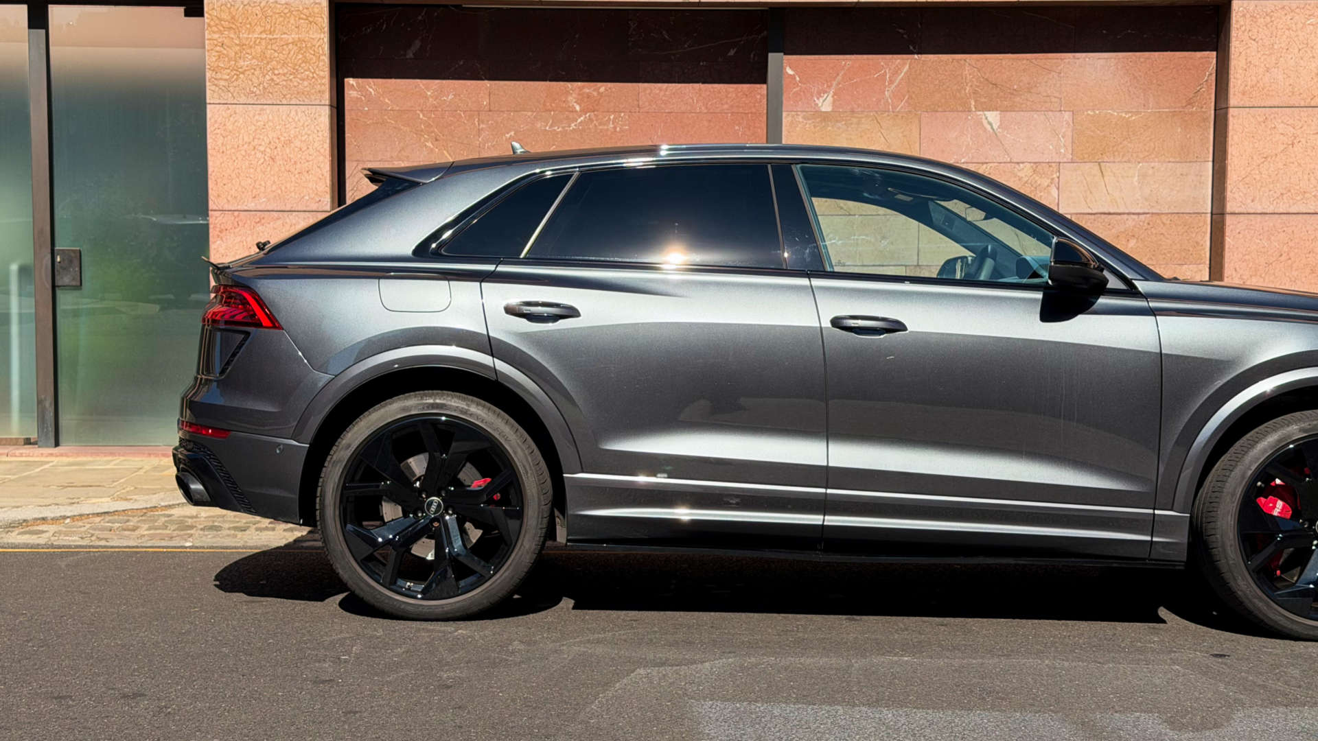 Audi Q8 — photo 9