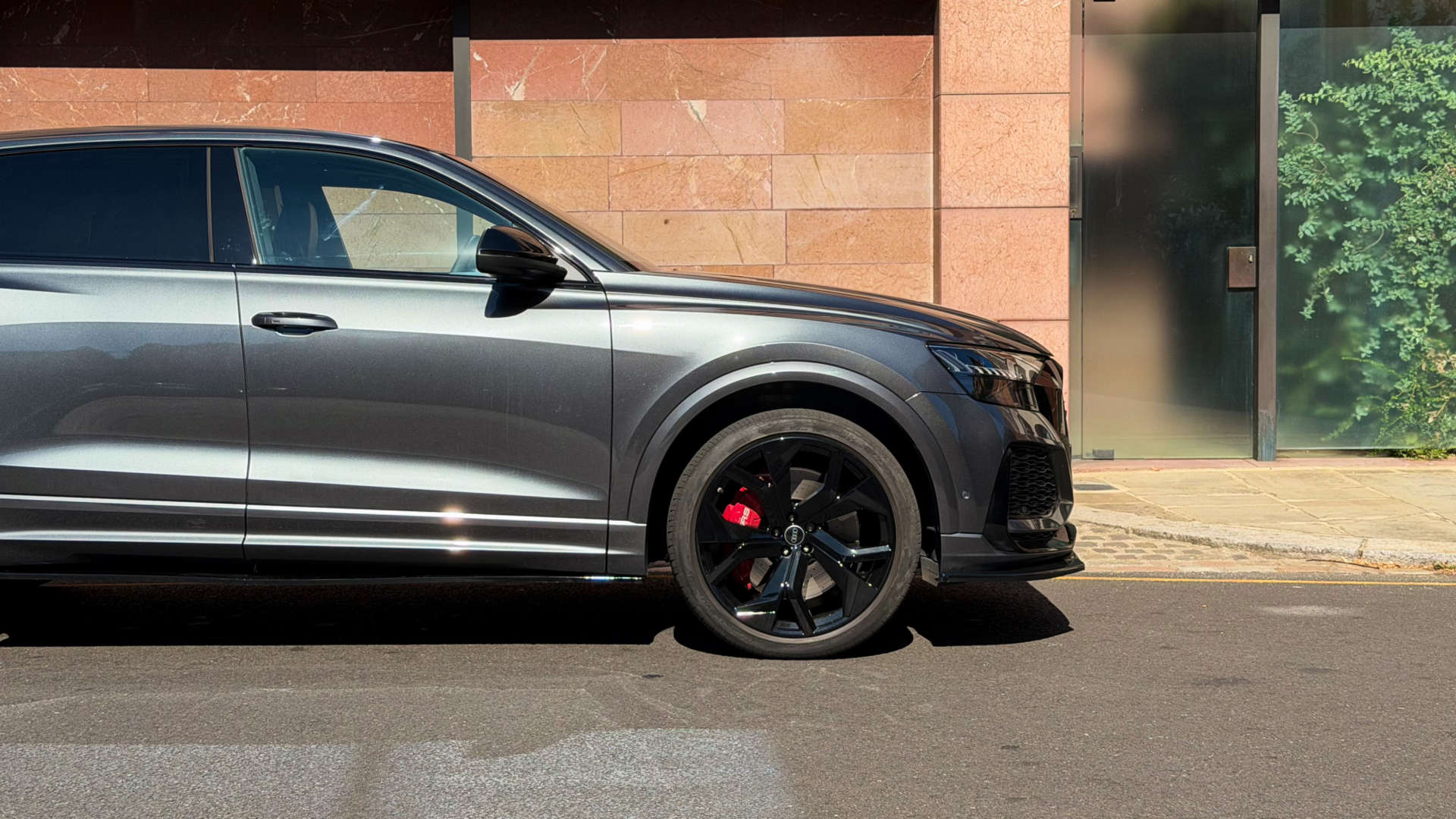 Audi Q8 — photo 10