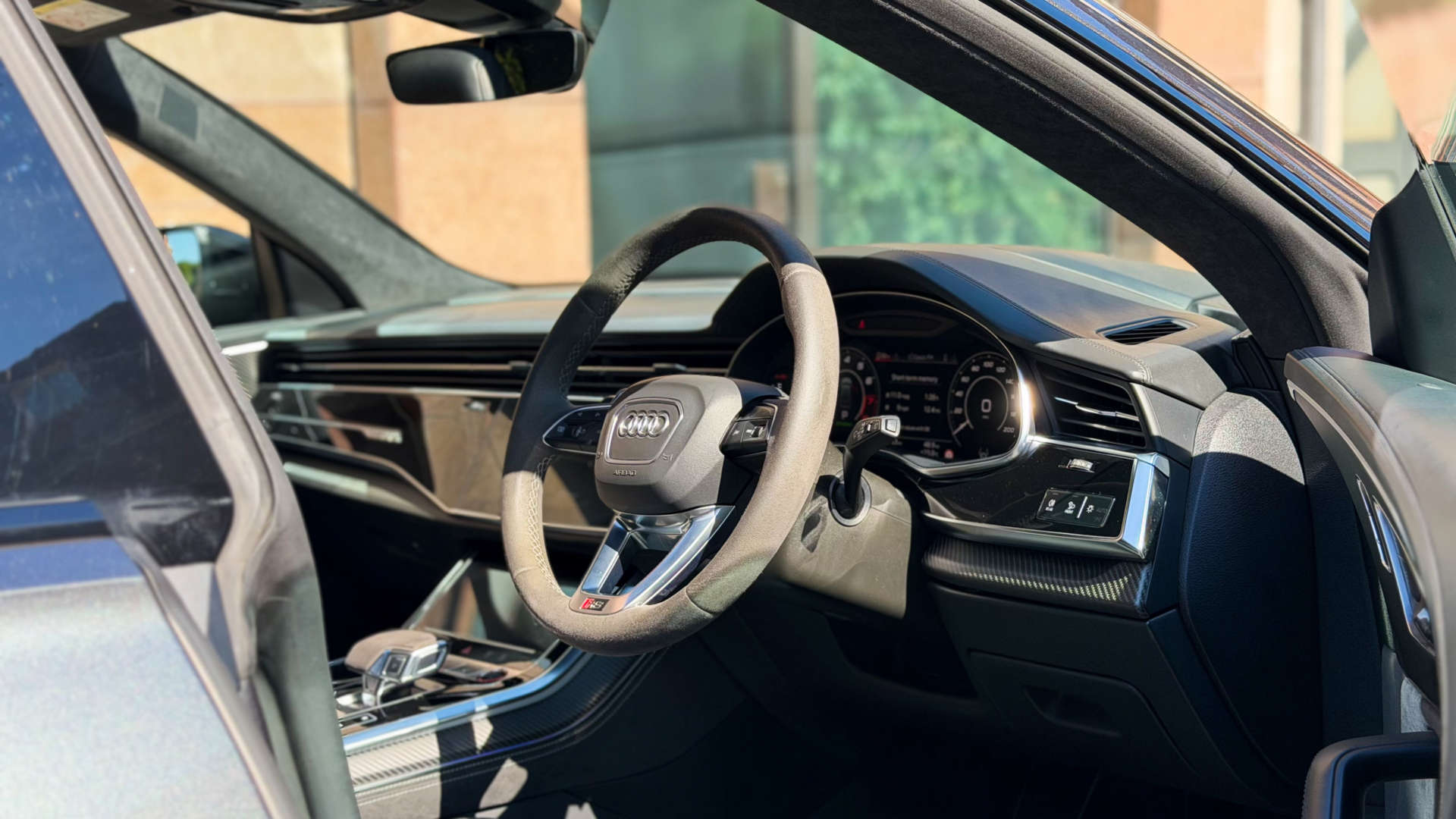 Audi Q8 — photo 16