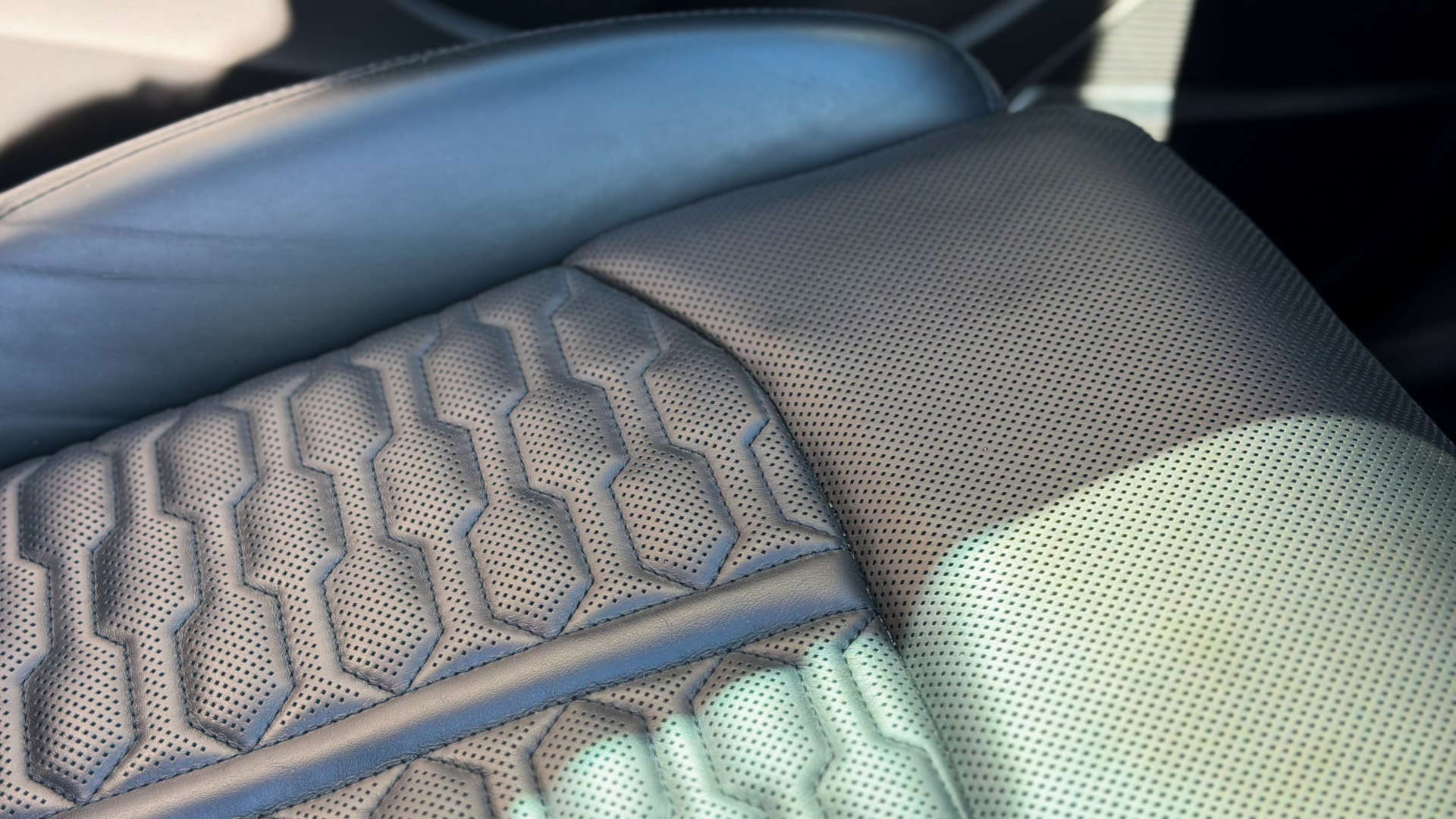 Audi Q8 — photo 18