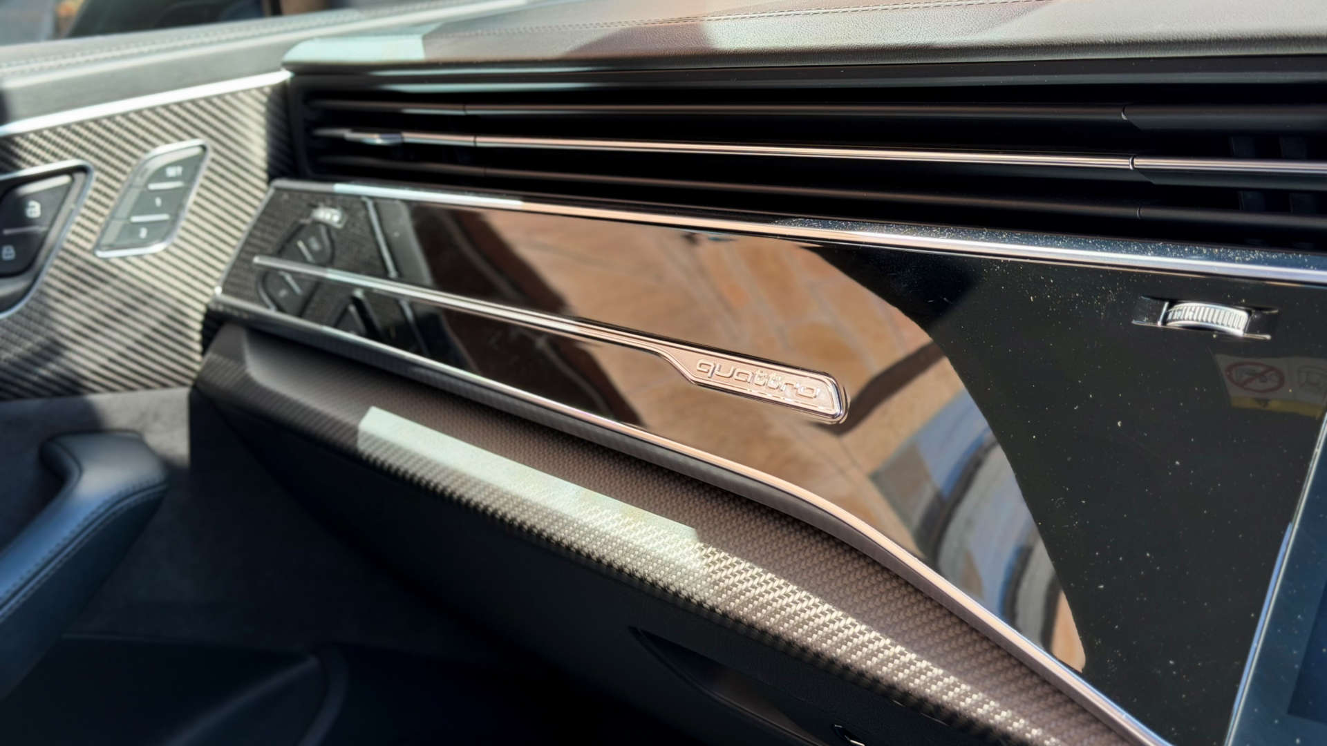 Audi Q8 — photo 25