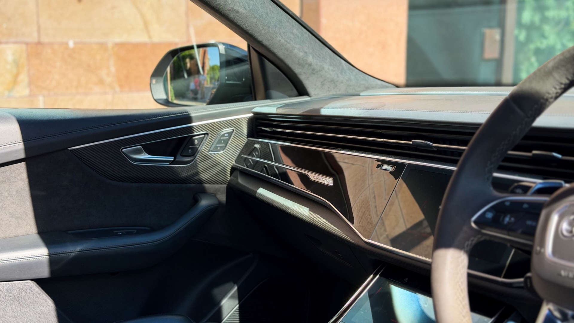 Audi Q8 — photo 26