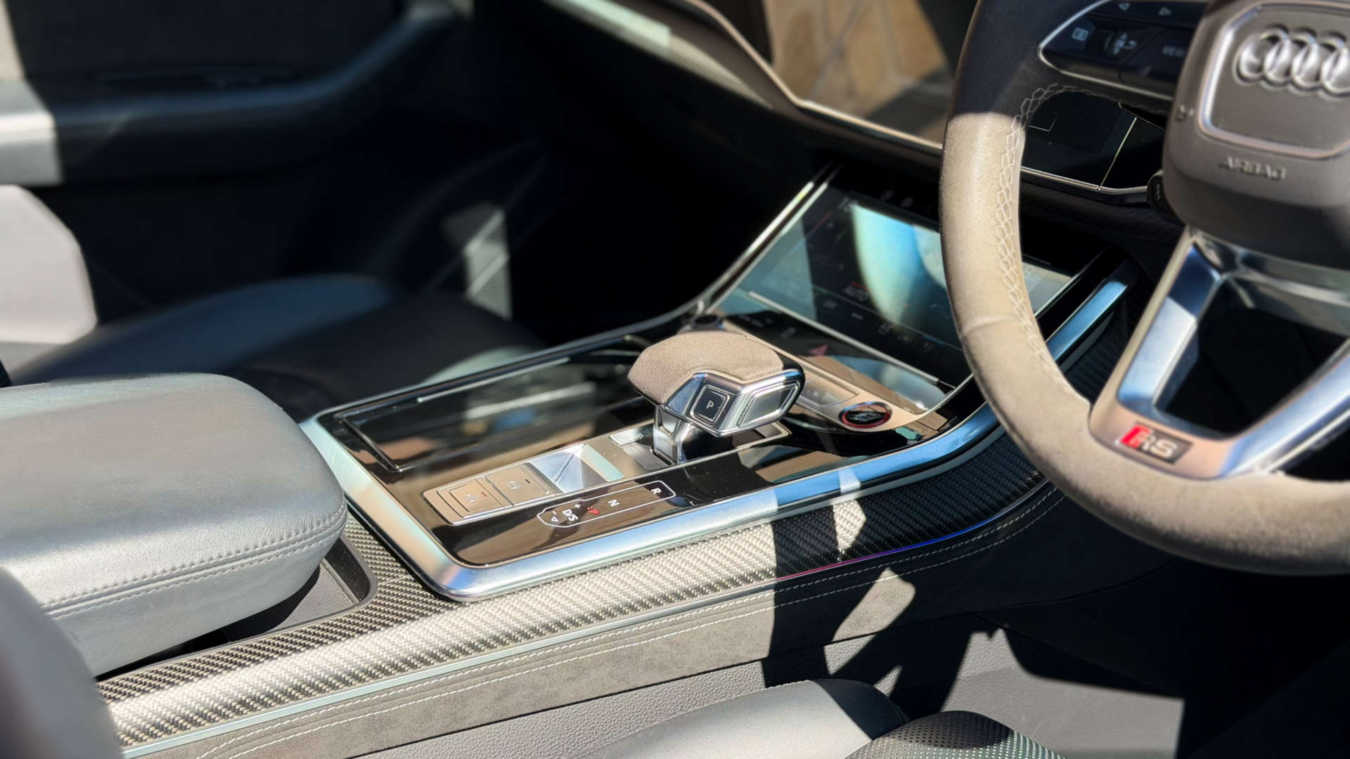 Audi Q8 — photo 27