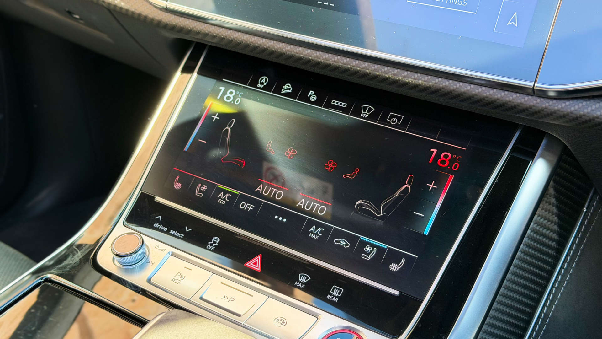 Audi Q8 — photo 28