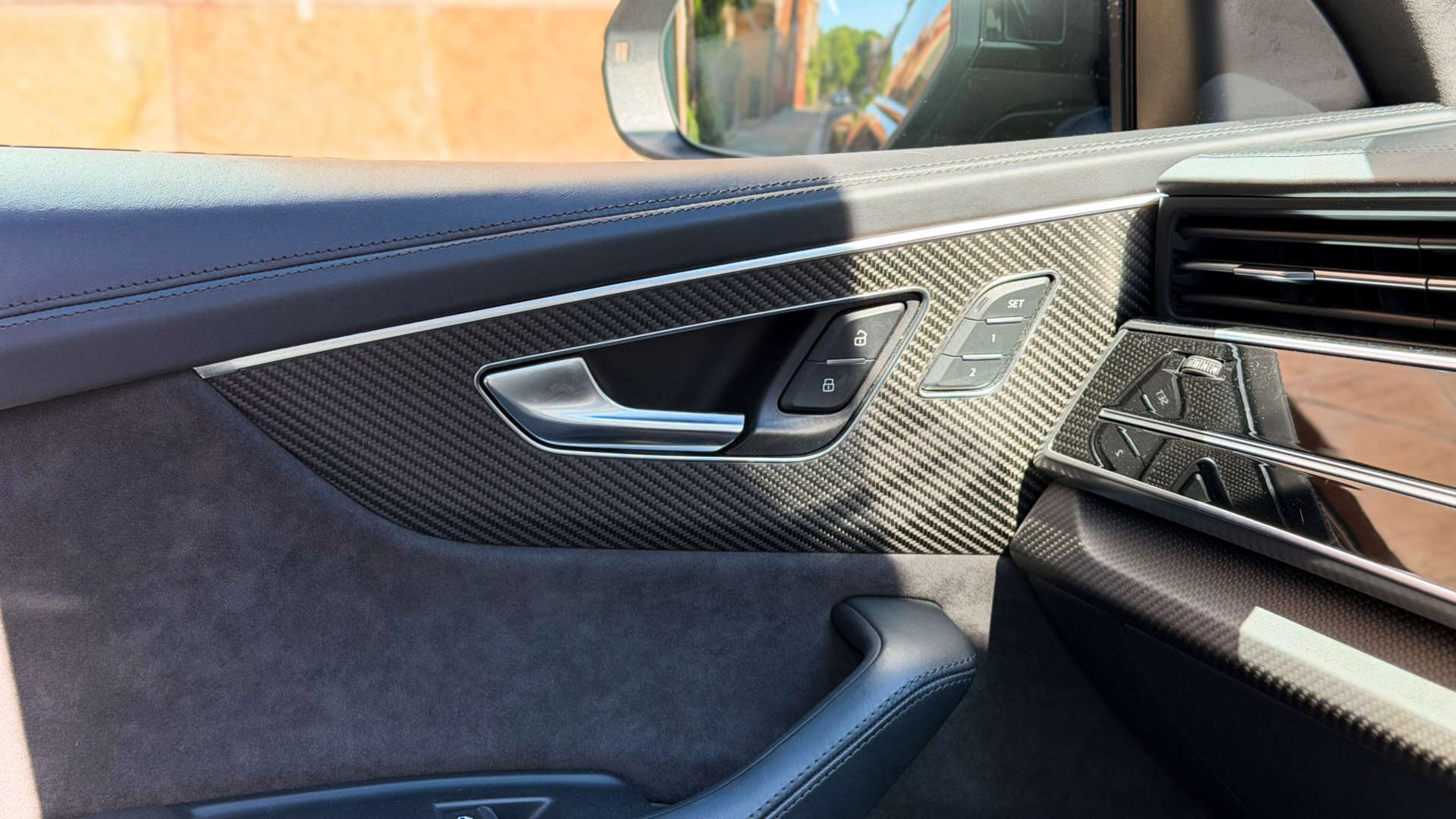 Audi Q8 — photo 30