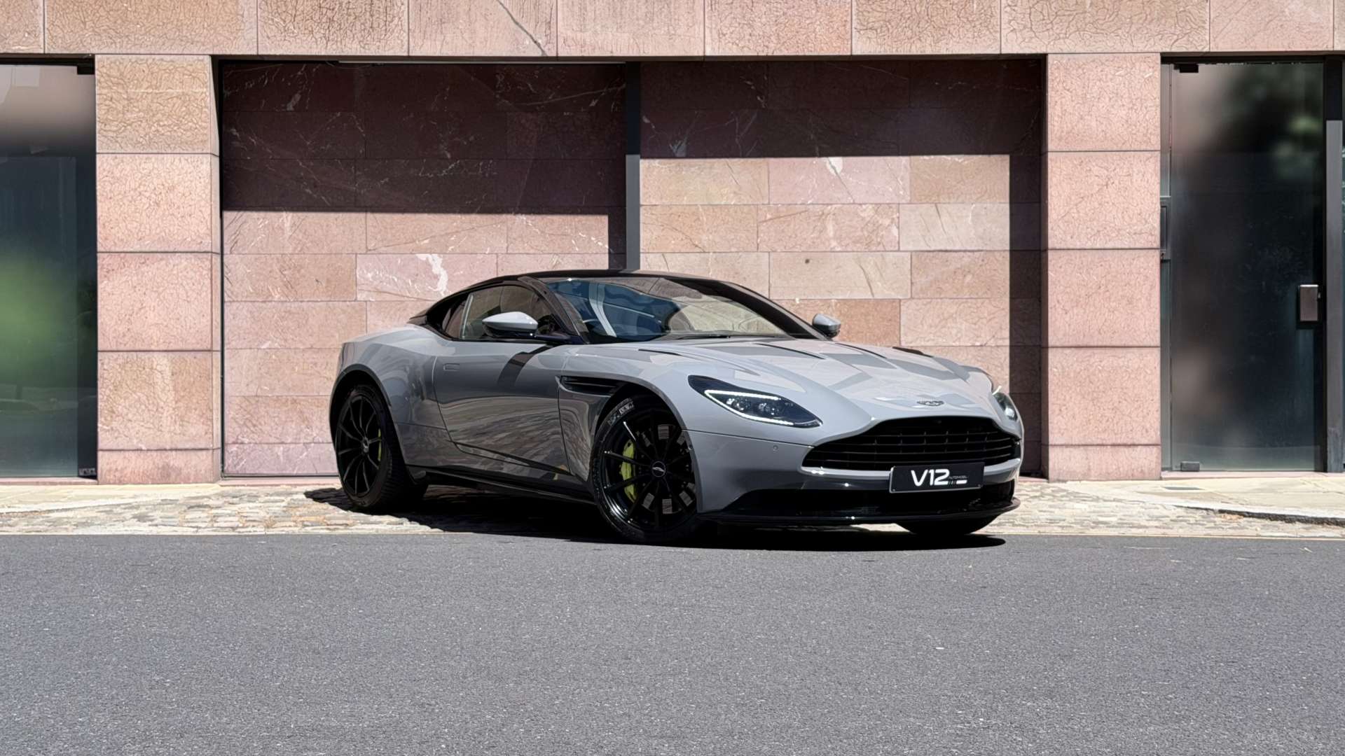 Aston Martin DB11 — photo 1