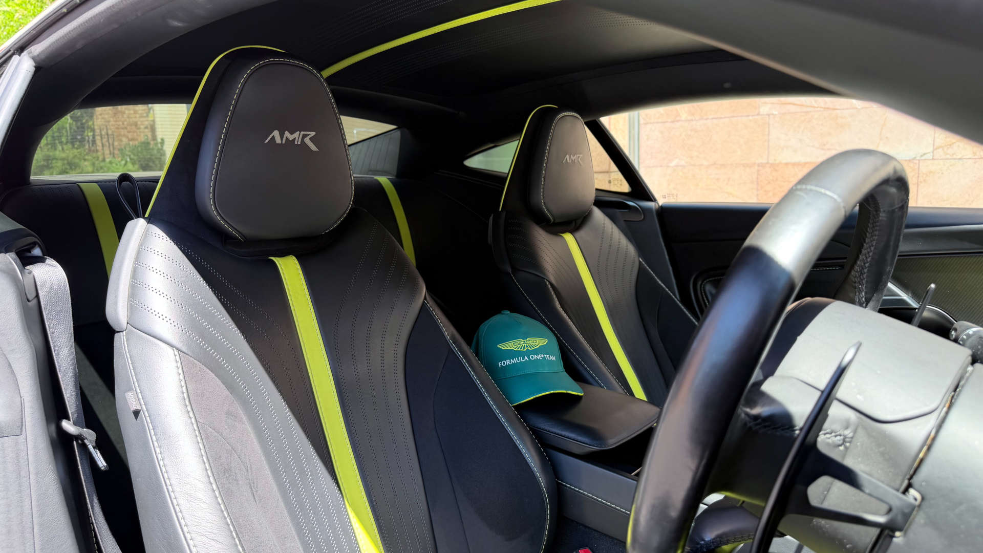 Aston Martin DB11 — photo 2