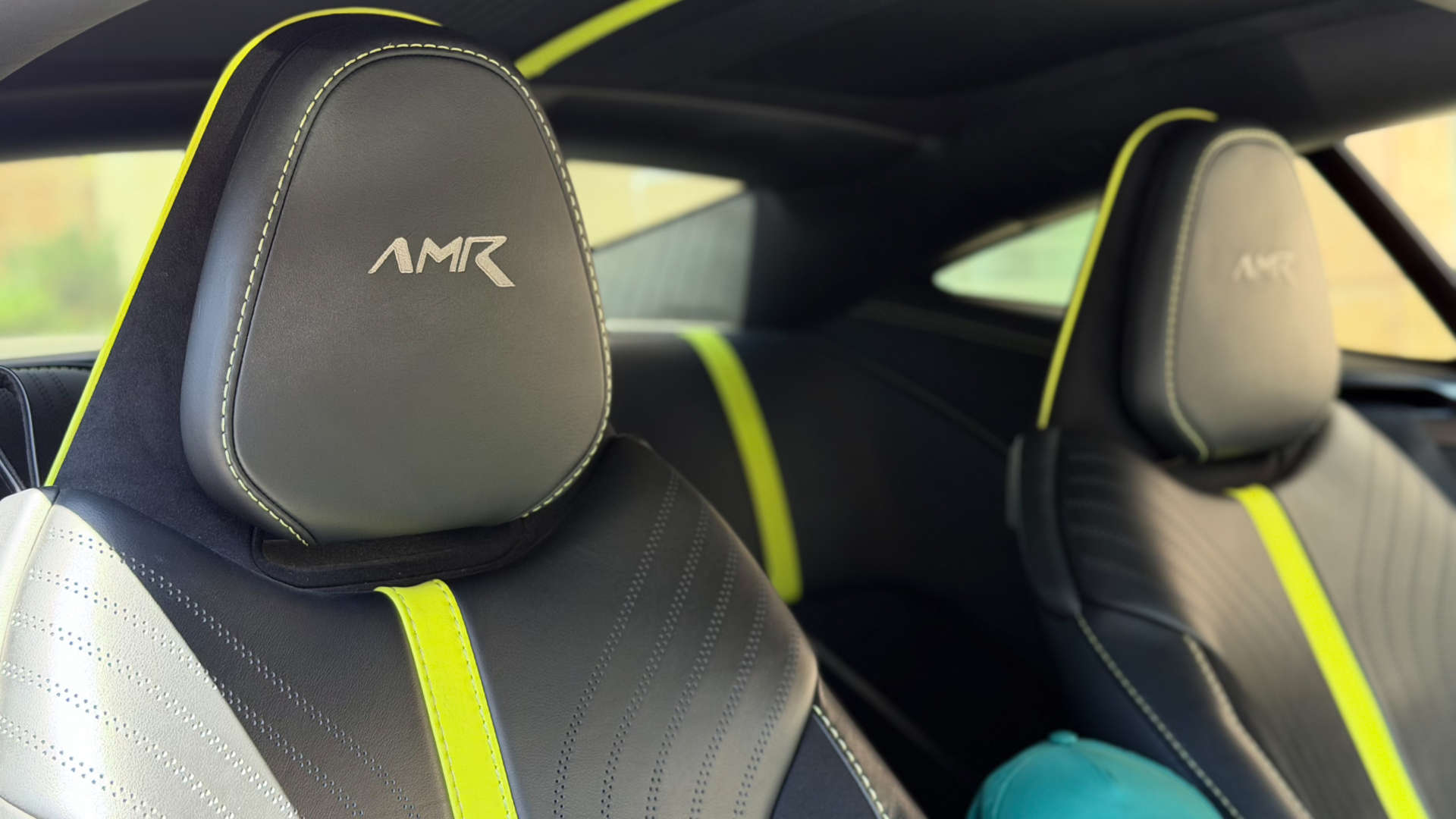 Aston Martin DB11 — photo 4