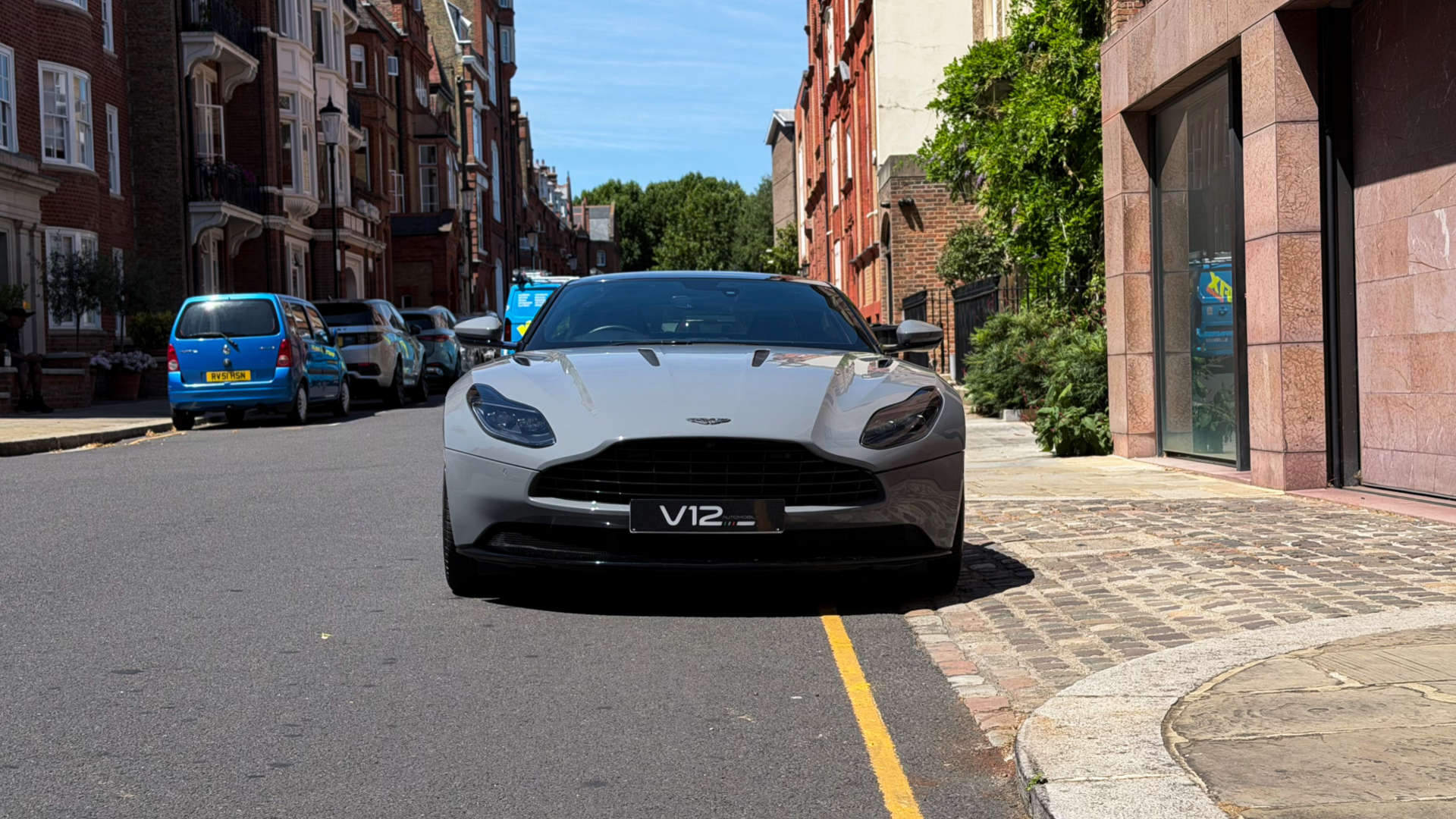 Aston Martin DB11 — photo 17