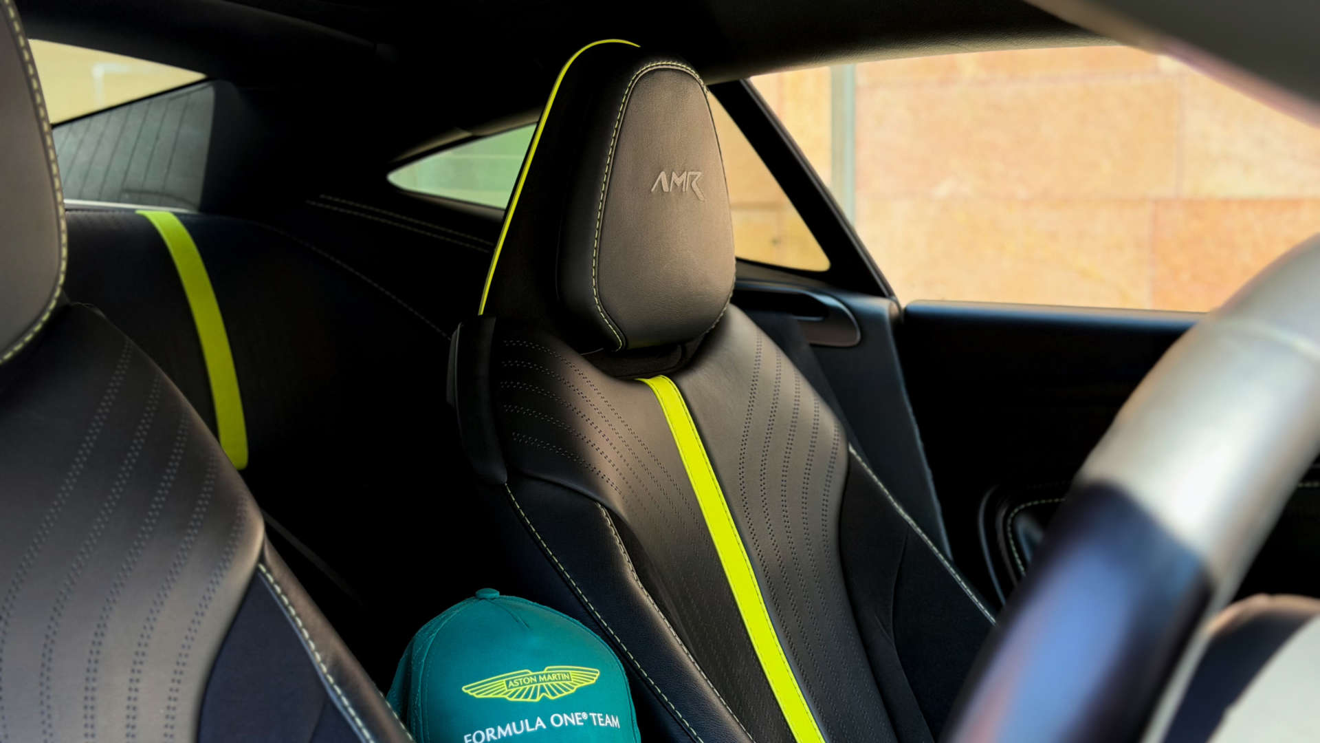 Aston Martin DB11 — photo 20