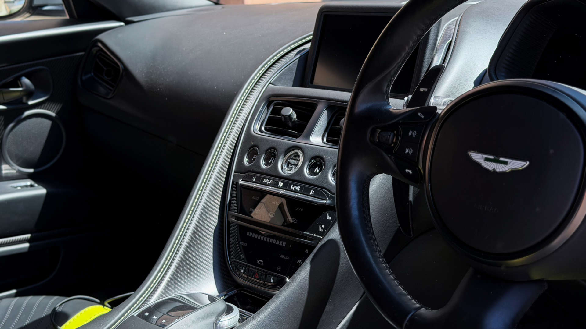 Aston Martin DB11 — photo 26