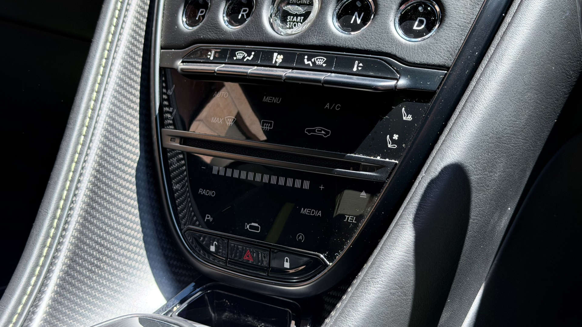 Aston Martin DB11 — photo 30