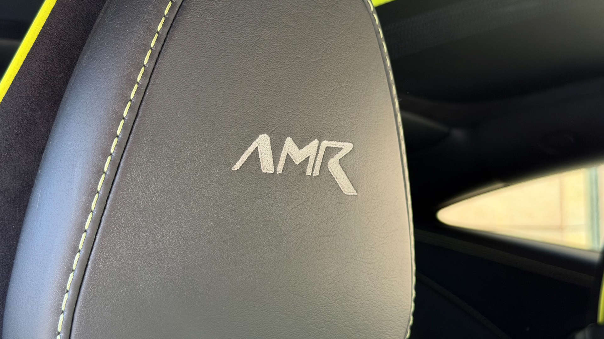 Aston Martin DB11 — photo 39