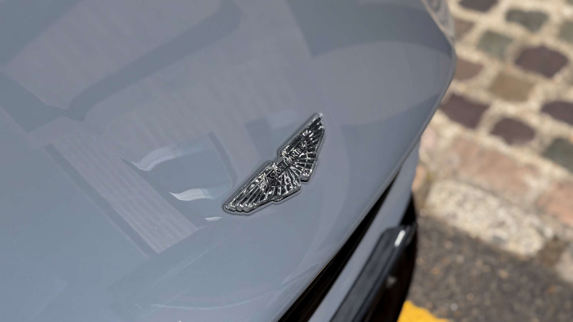 Aston Martin DB11 — photo 40