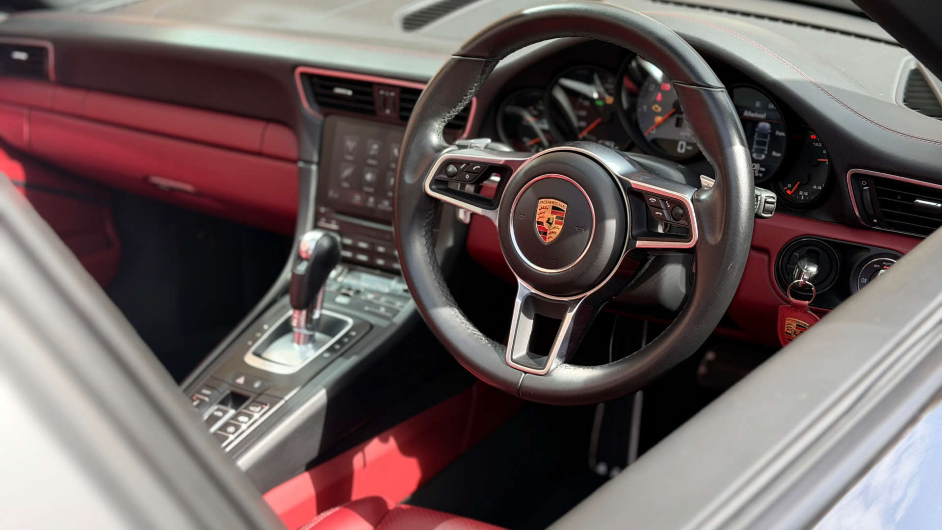 PORSCHE 911 — photo 32