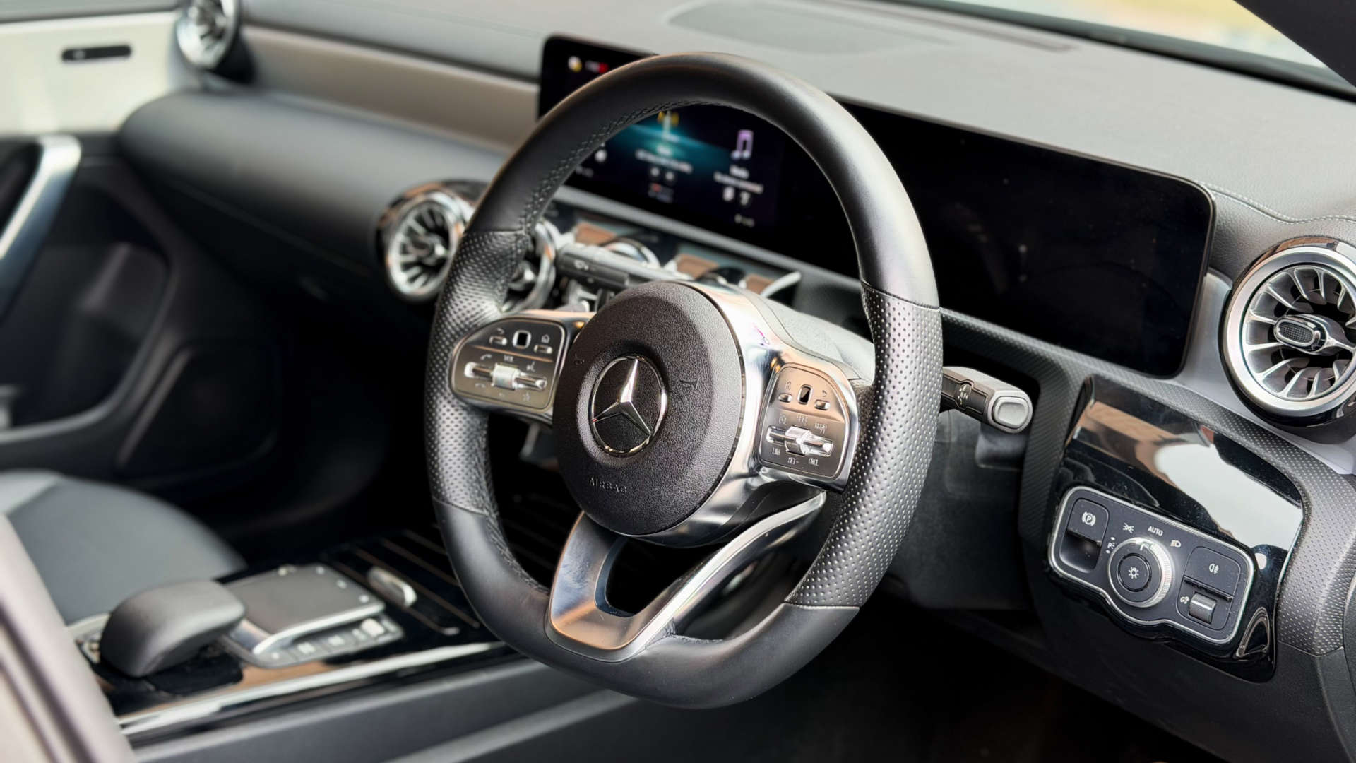 Mercedes-Benz CLA — photo 31