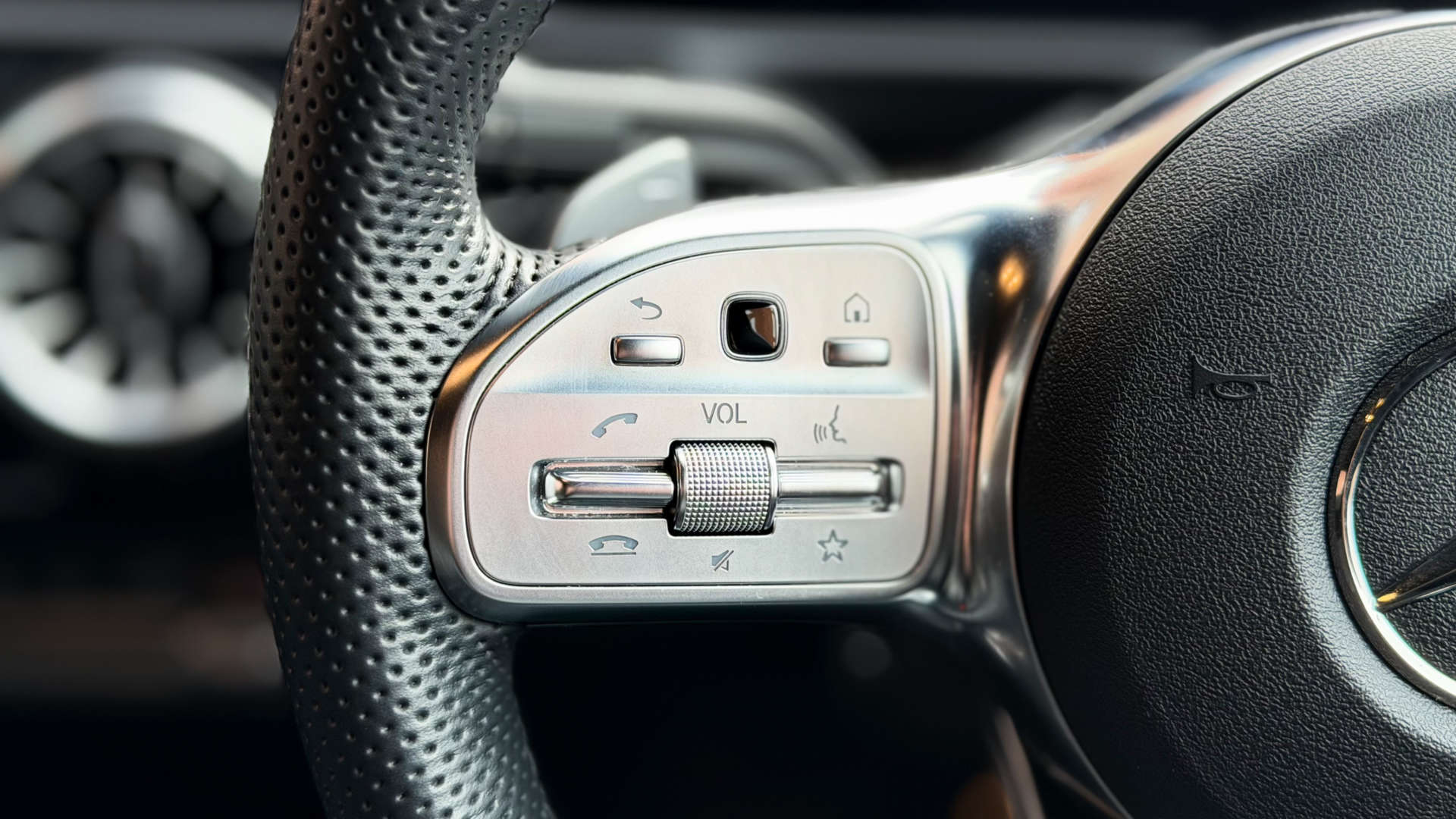 Mercedes-Benz CLA — photo 34