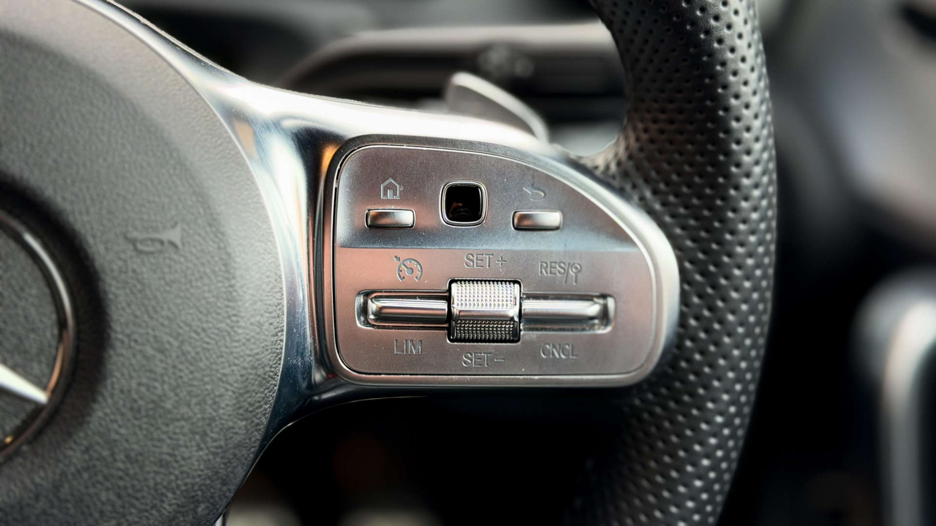Mercedes-Benz CLA — photo 35