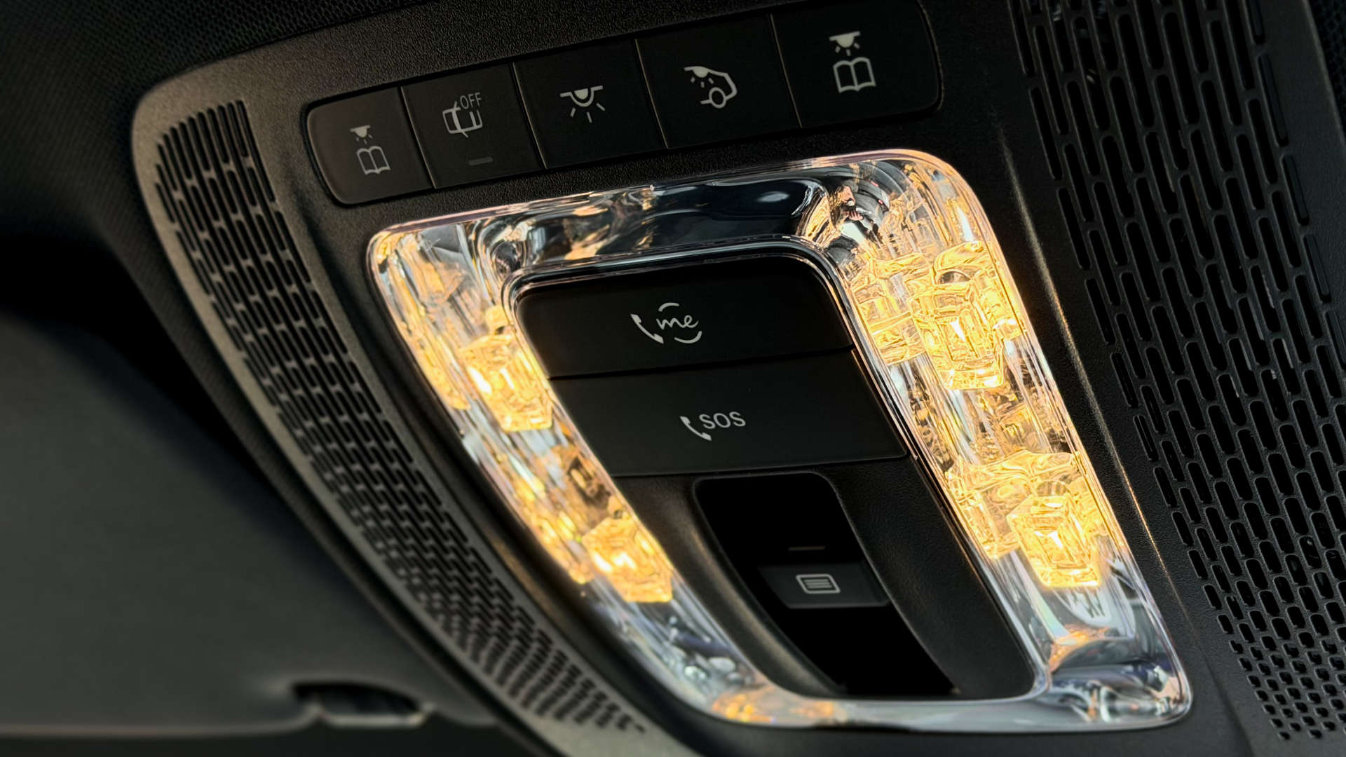 Mercedes-Benz CLA — photo 45