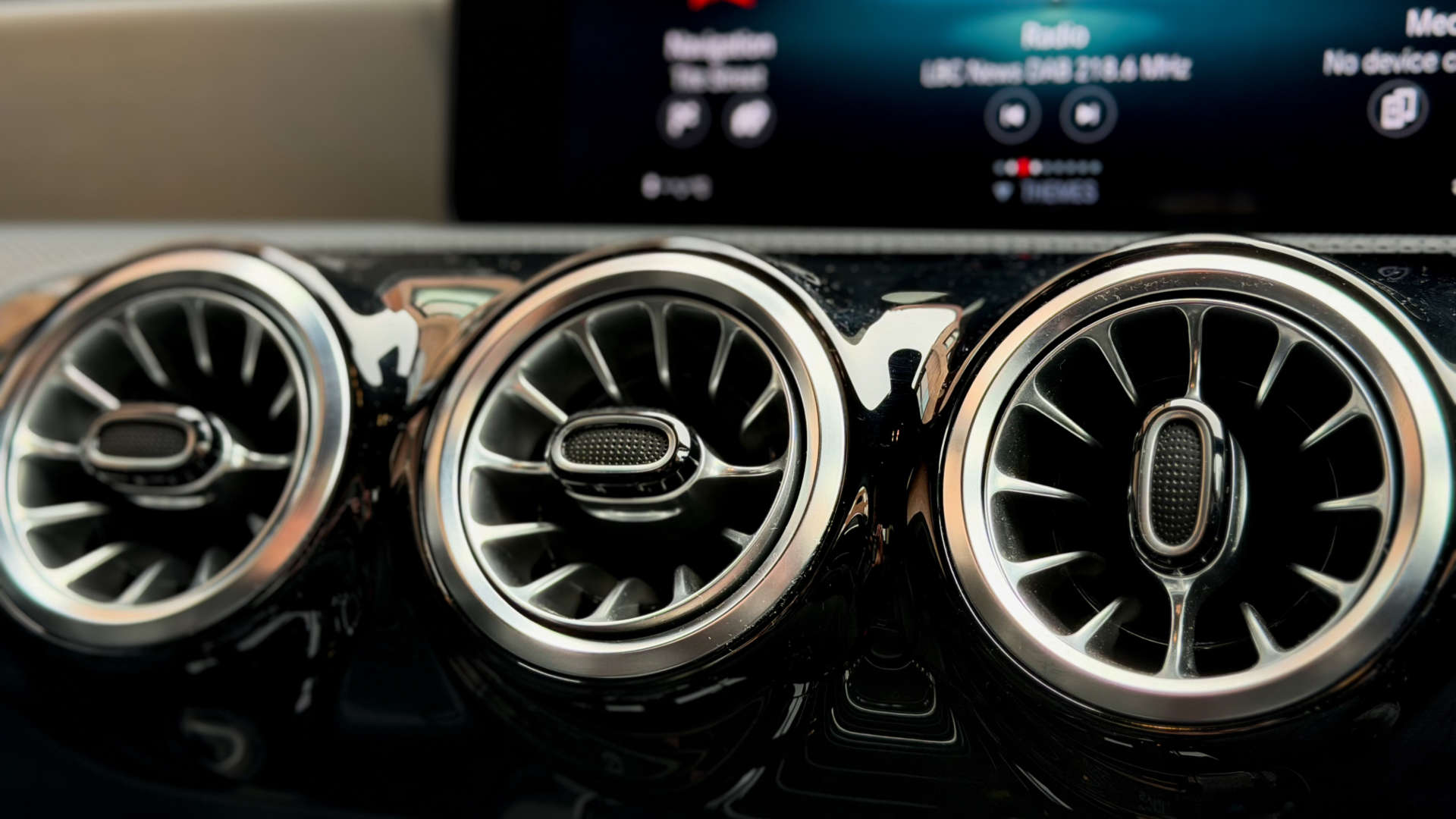 Mercedes-Benz CLA — photo 43