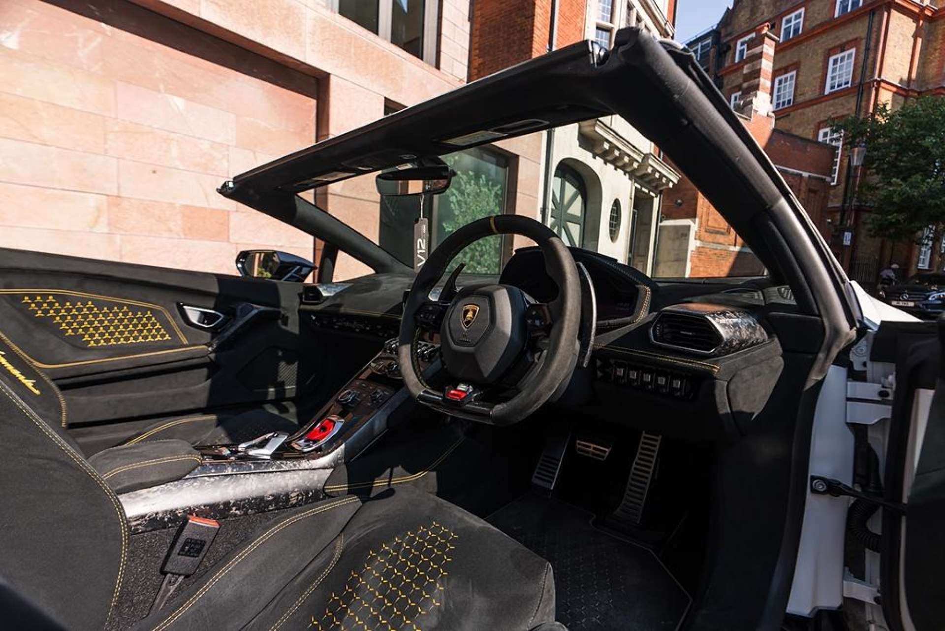 Lamborghini Huracan — photo 11