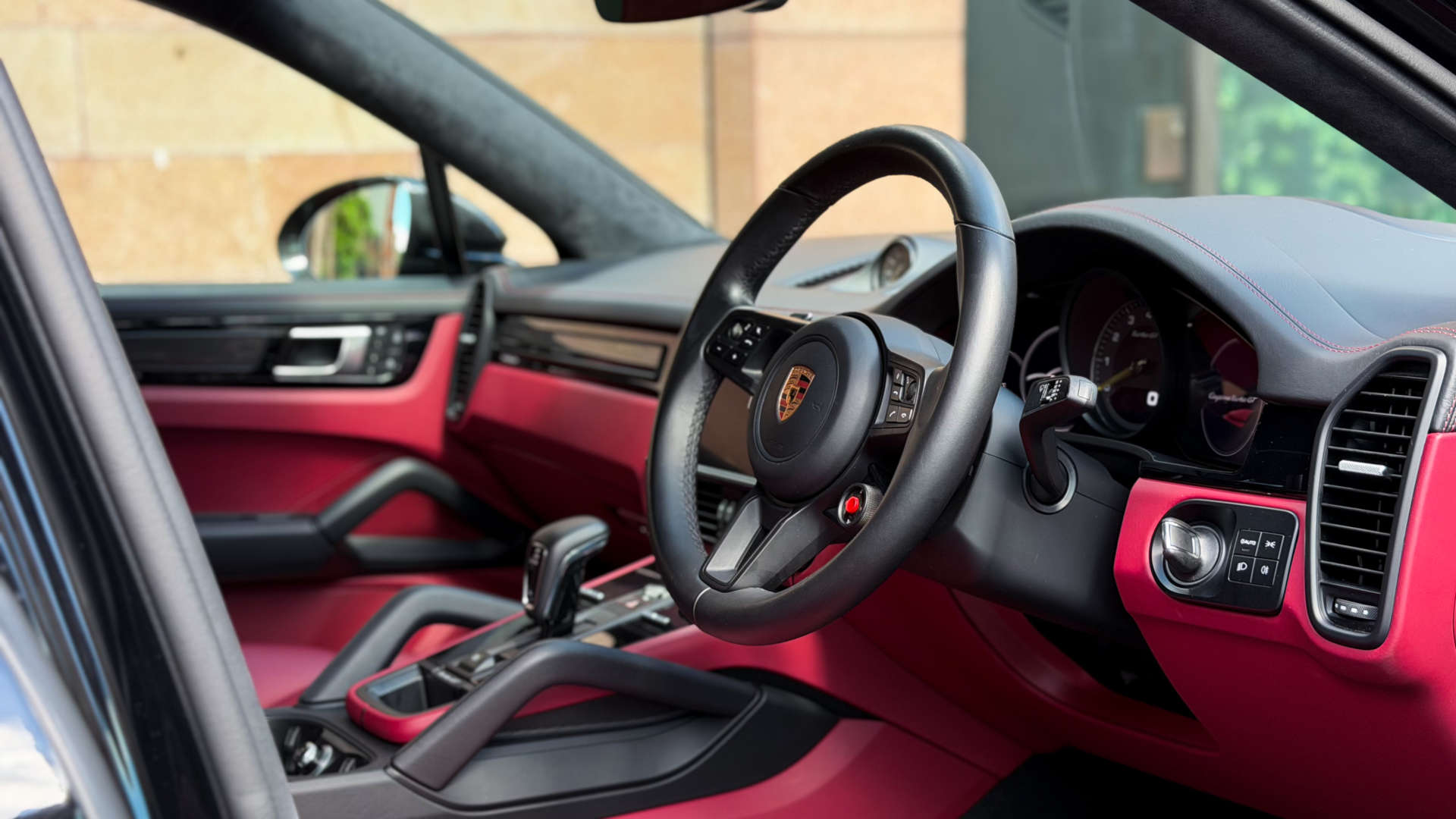 PORSCHE CAYENNE — photo 32