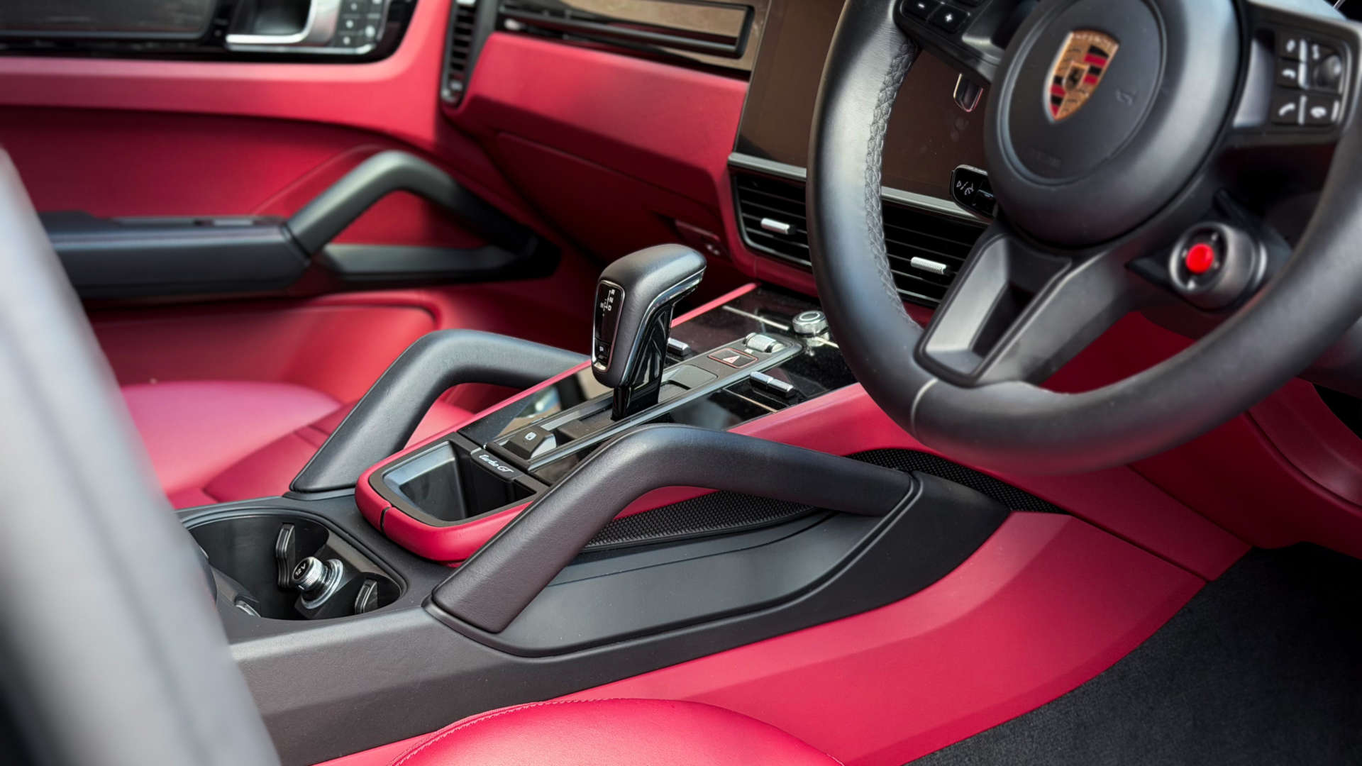PORSCHE CAYENNE — photo 39