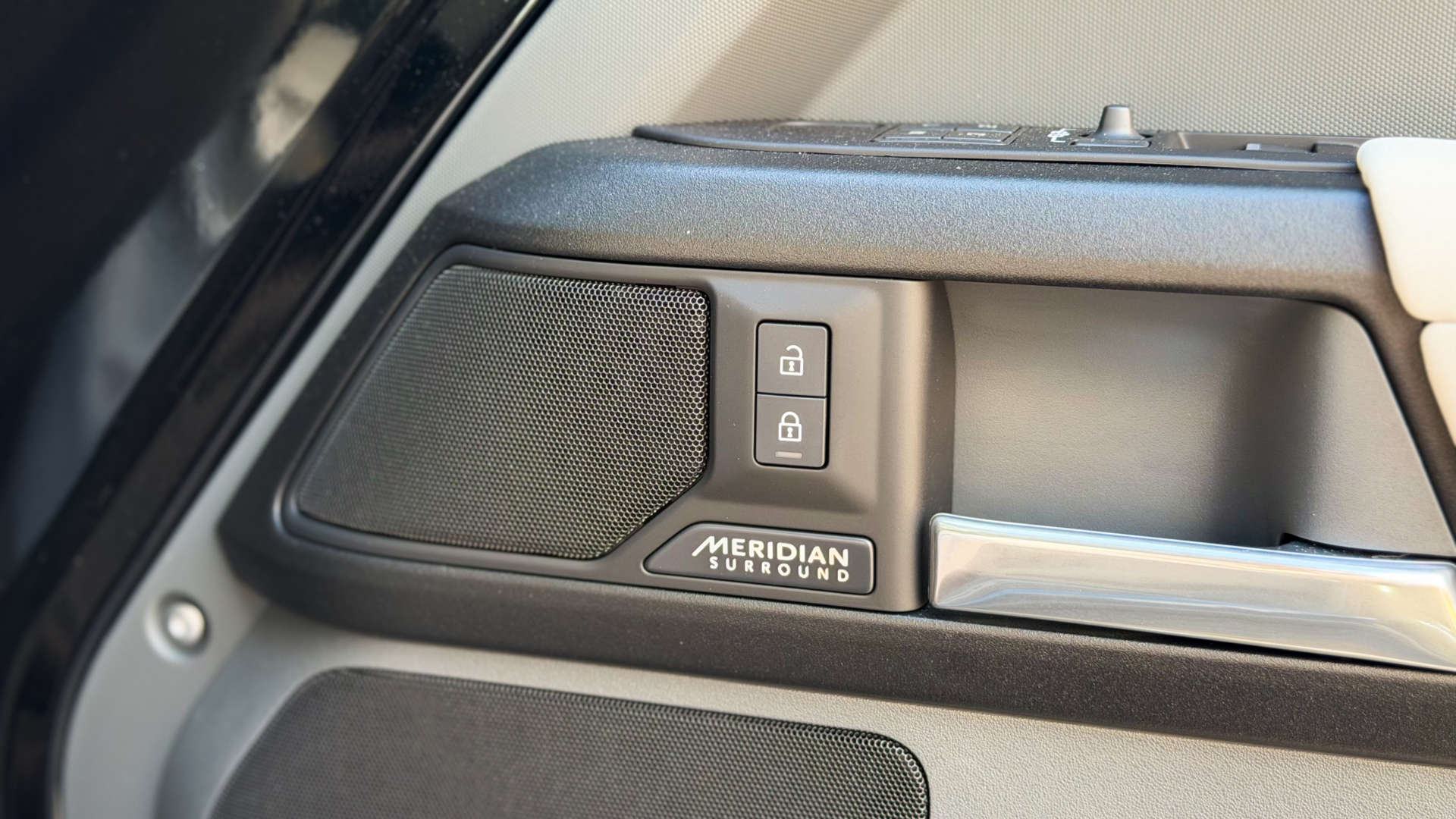 Land Rover DEFENDER — photo 28