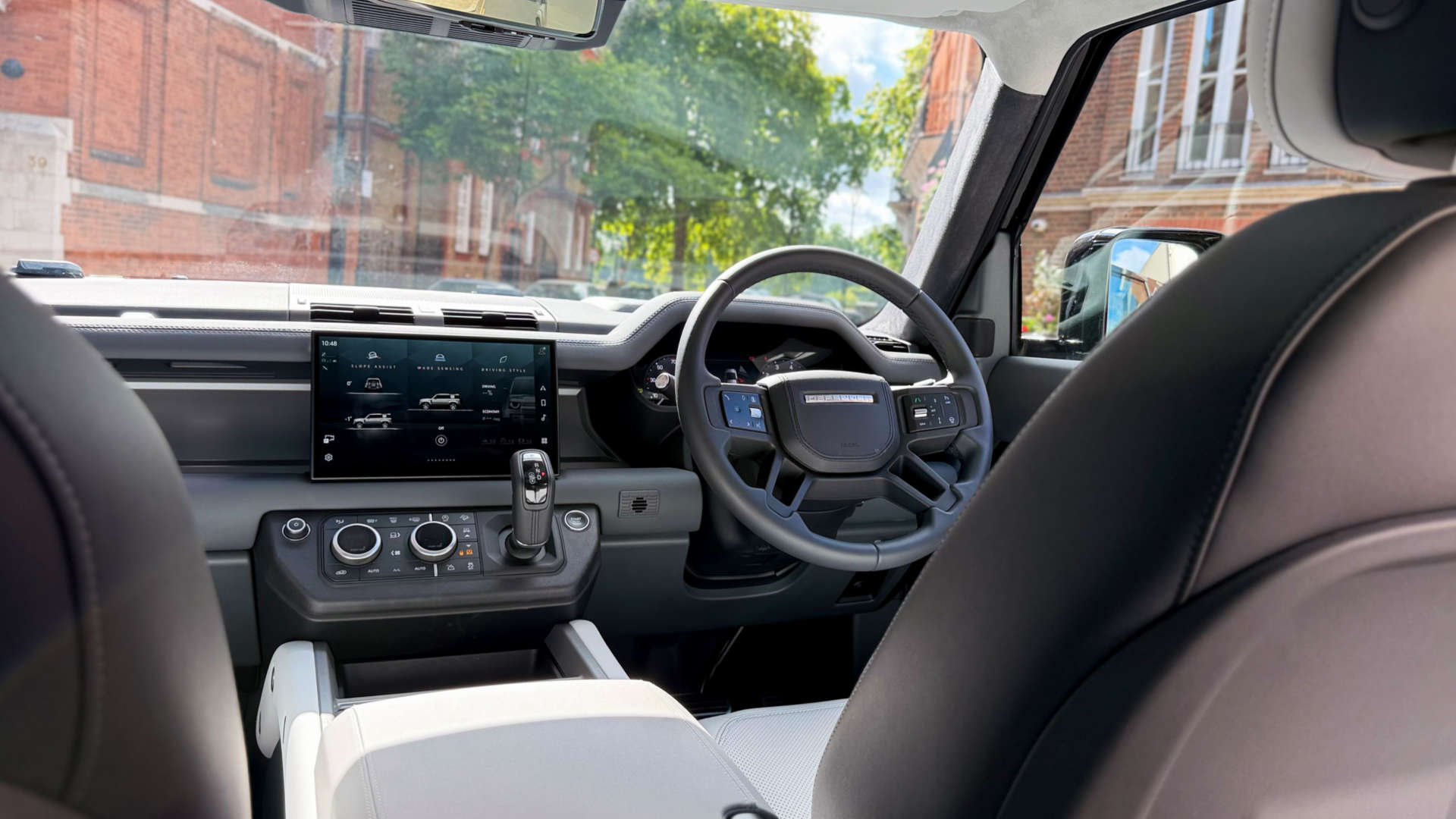 Land Rover DEFENDER — photo 39