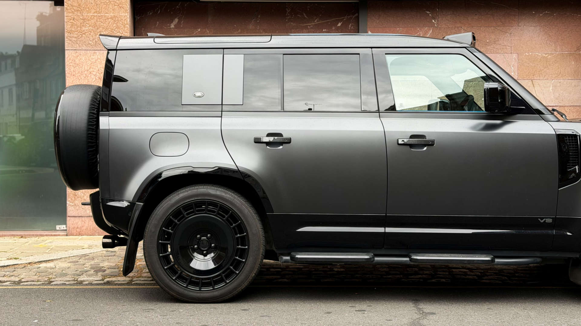 Land Rover DEFENDER — photo 9