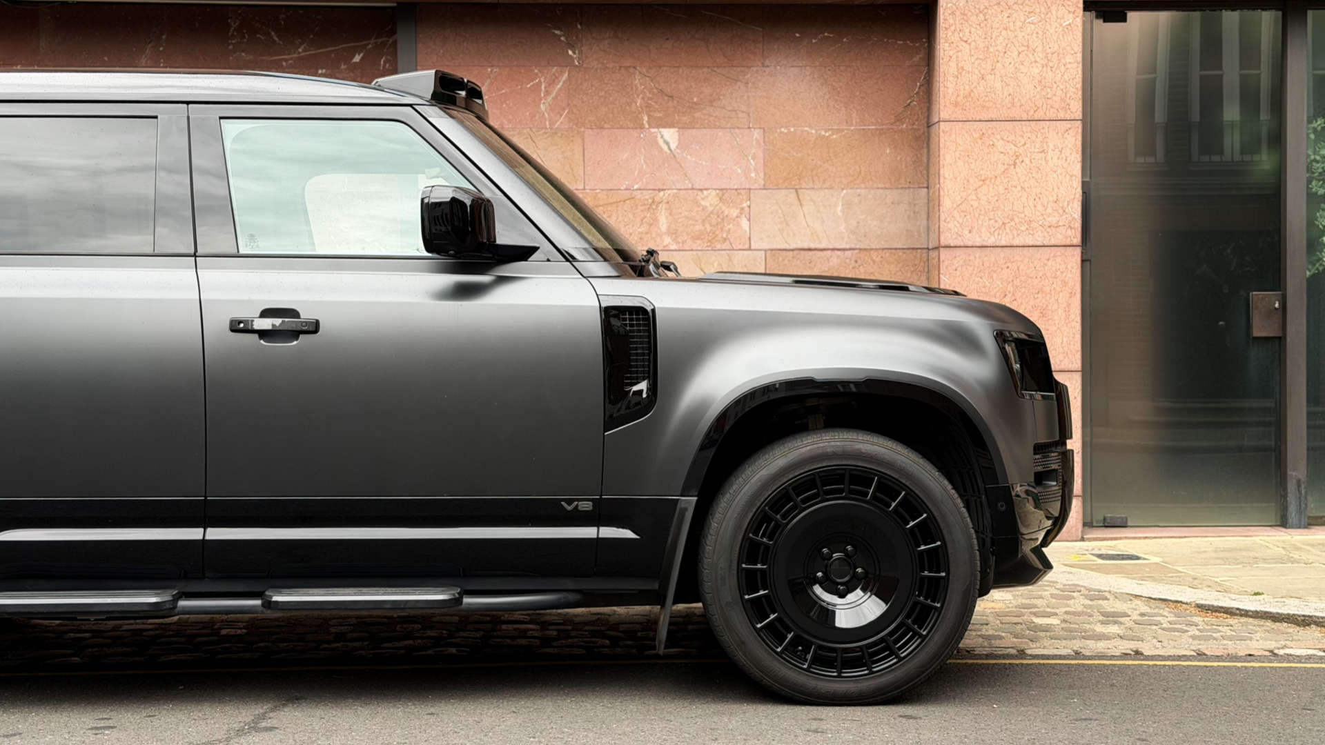 Land Rover DEFENDER — photo 13